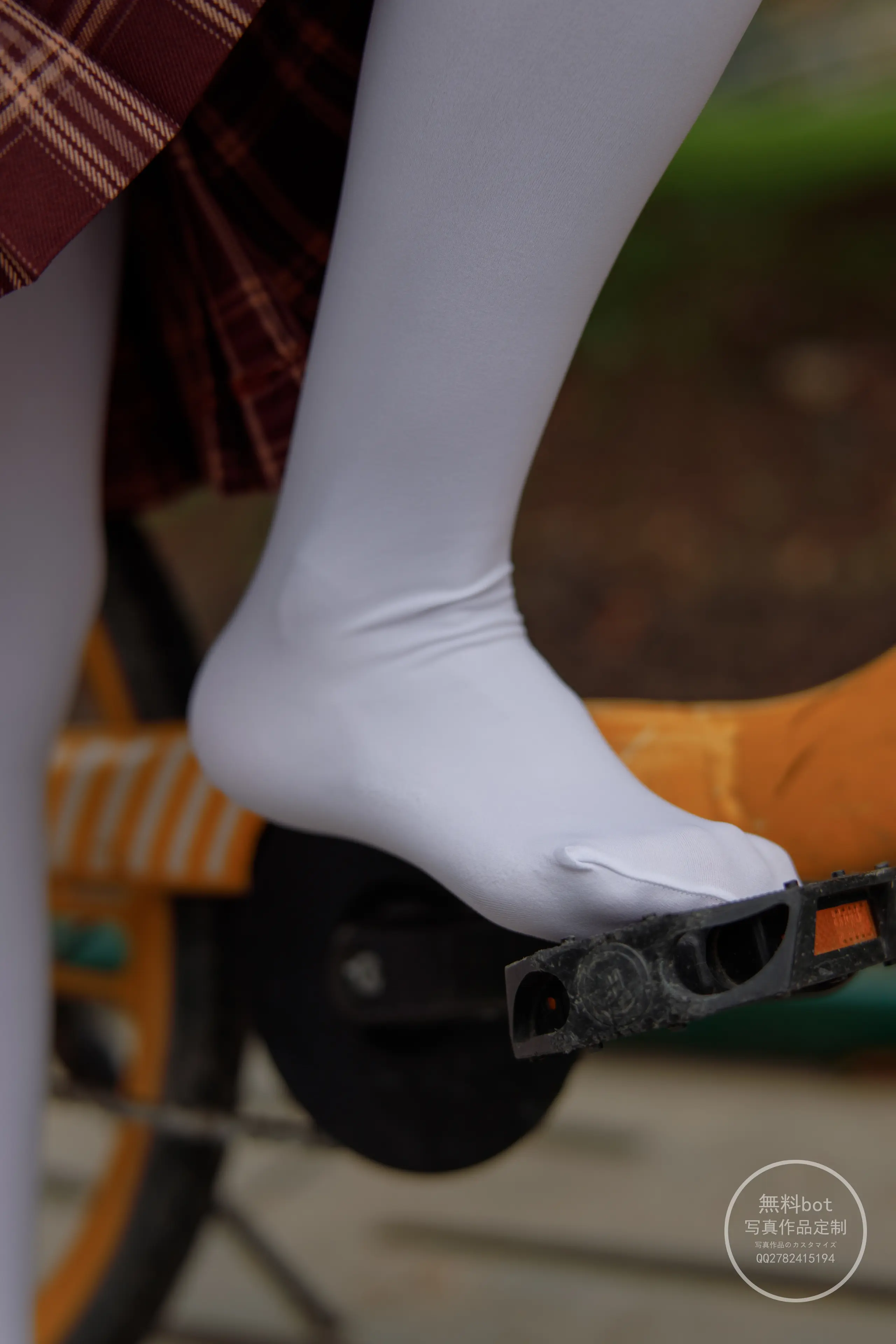 森萝财团 有料 依依 户外白丝JK制服 [90P]