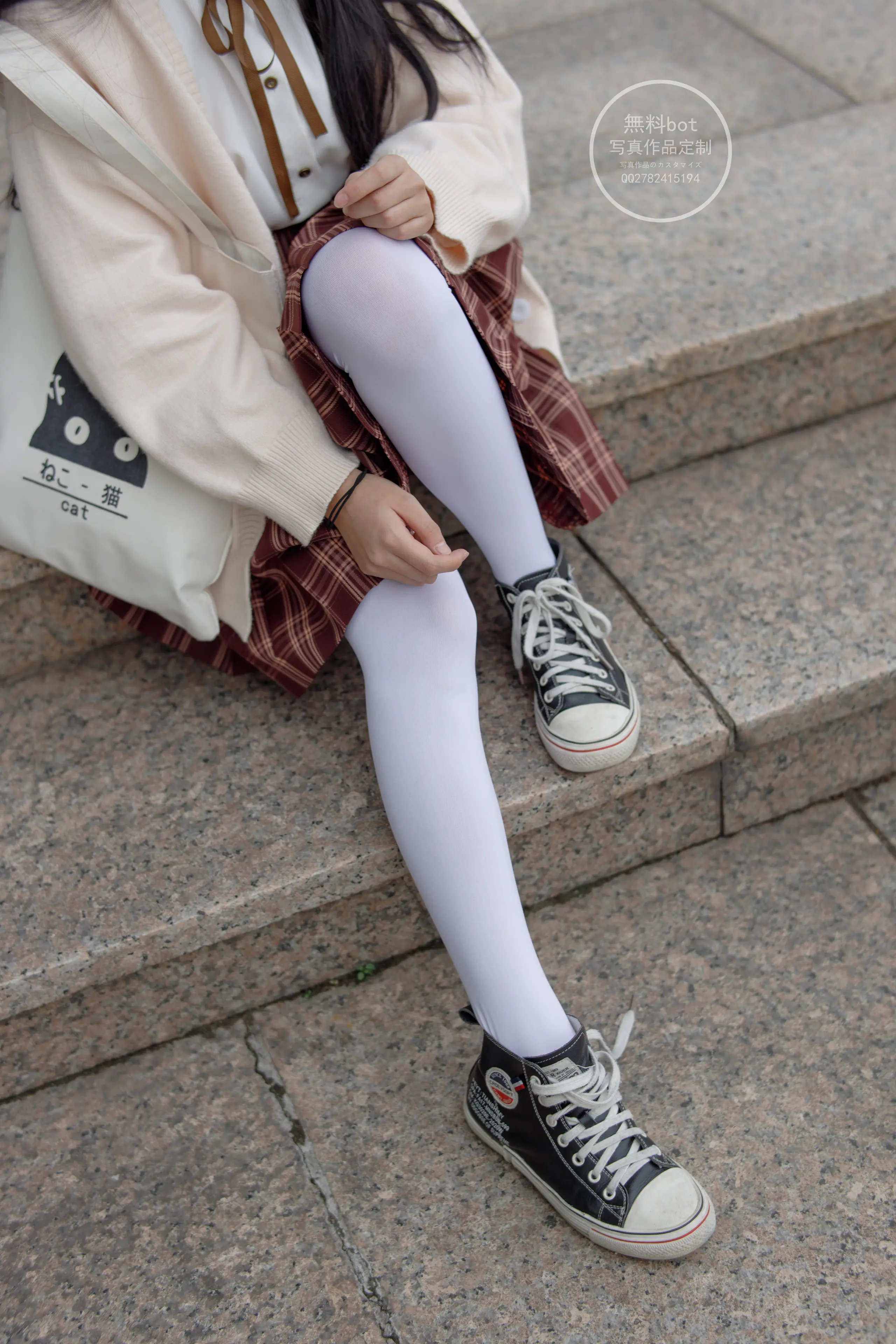 森萝财团 有料 依依 户外白丝JK制服 [90P]