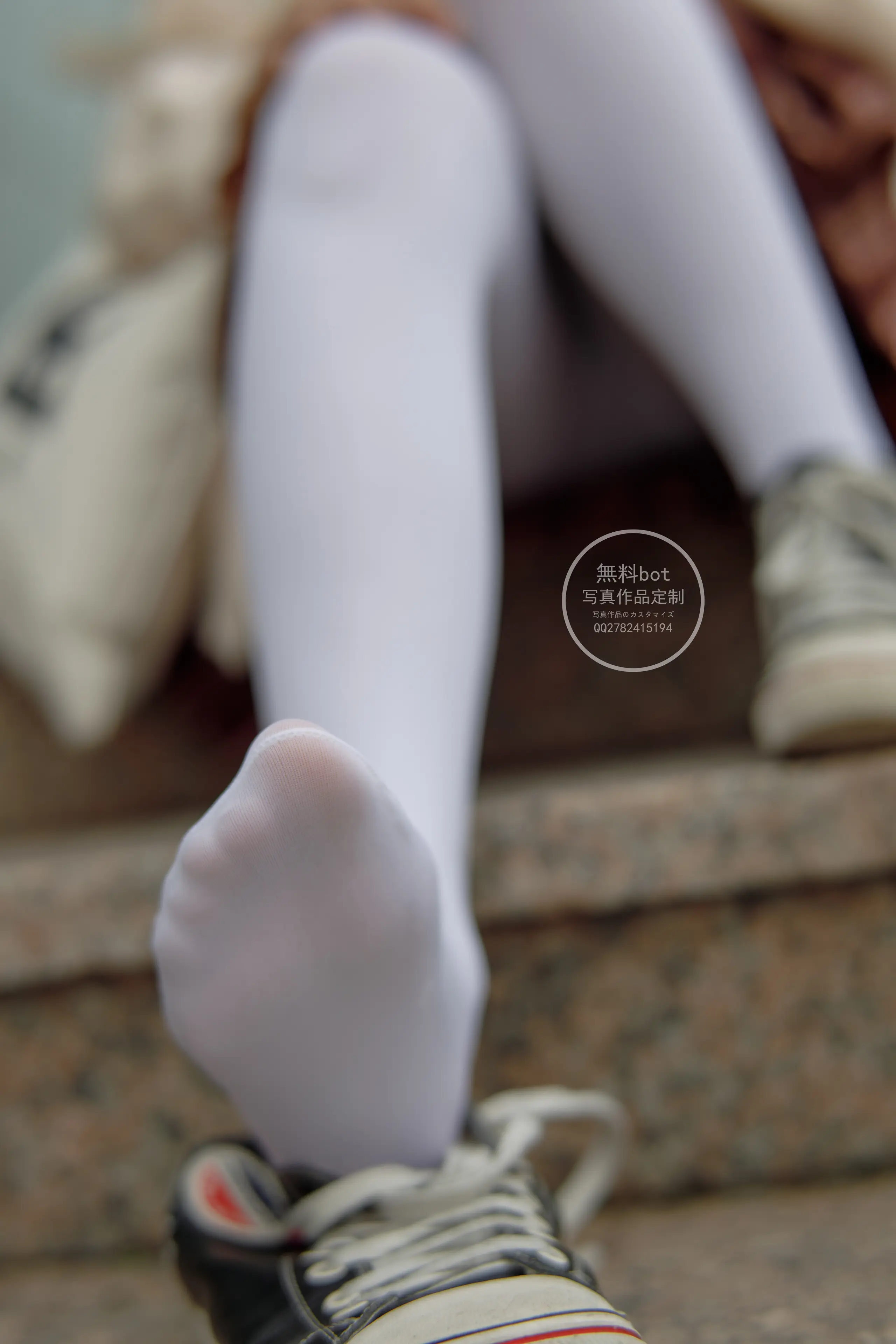 森萝财团 有料 依依 户外白丝JK制服 [90P]