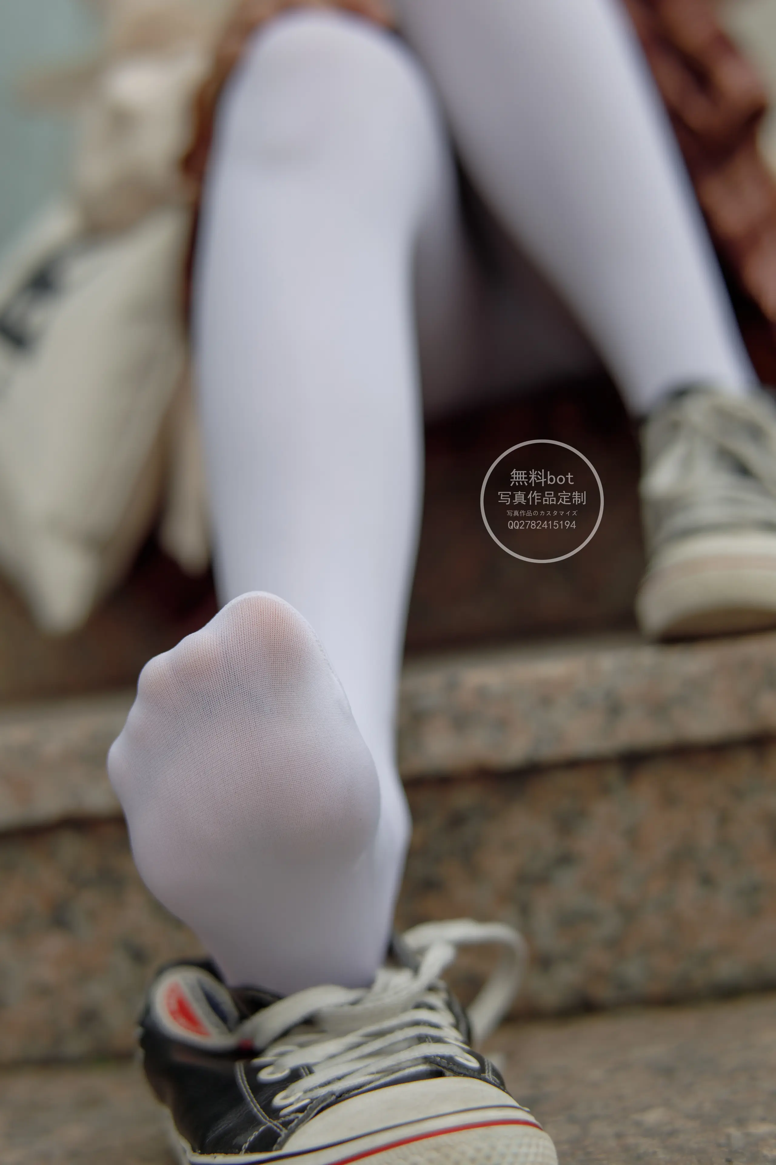 森萝财团 有料 依依 户外白丝JK制服 [90P]