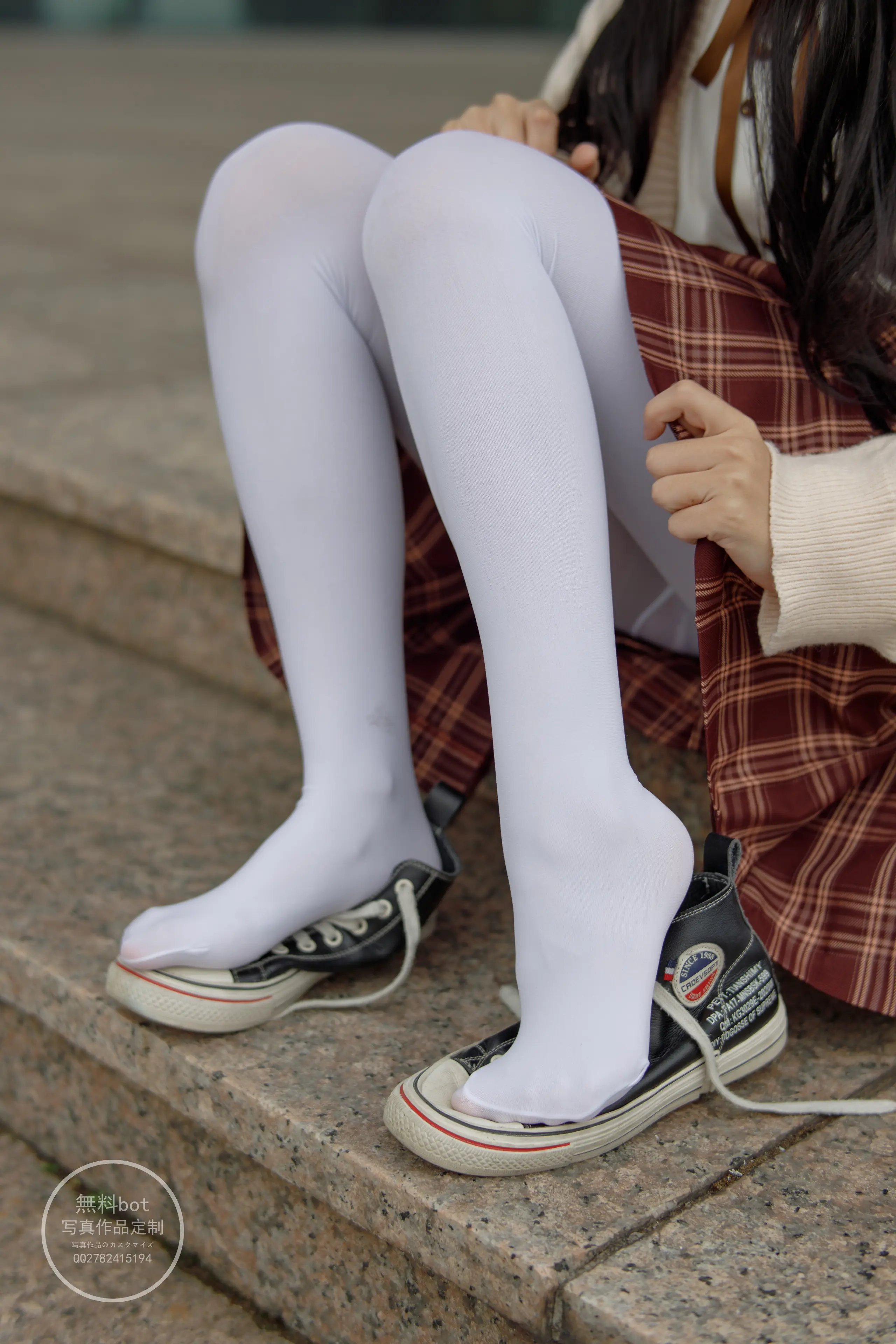 森萝财团 有料 依依 户外白丝JK制服 [90P]