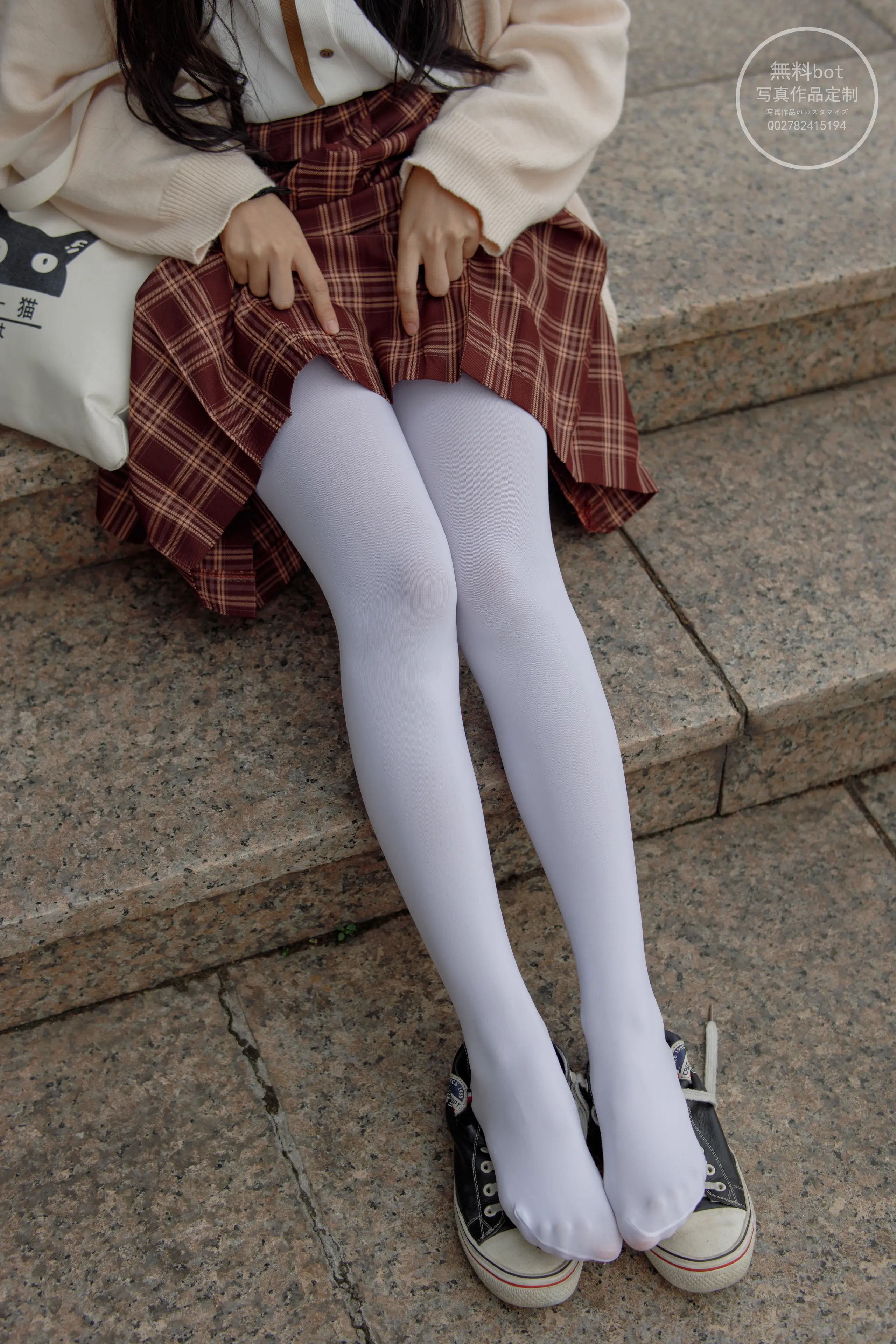 森萝财团 有料 依依 户外白丝JK制服 [90P]