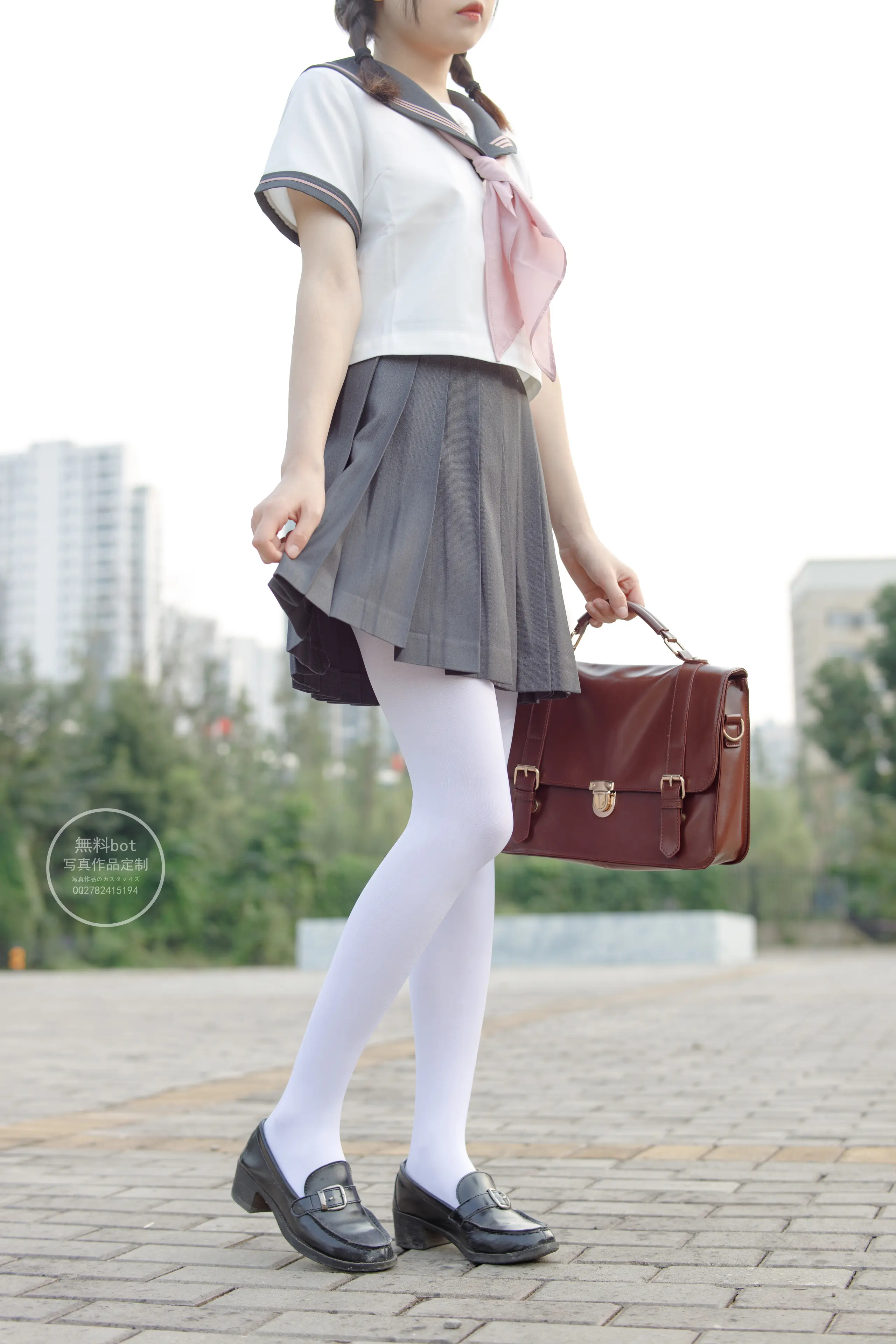 森萝财团 有料 依依 户外白丝JK制服 [90P]