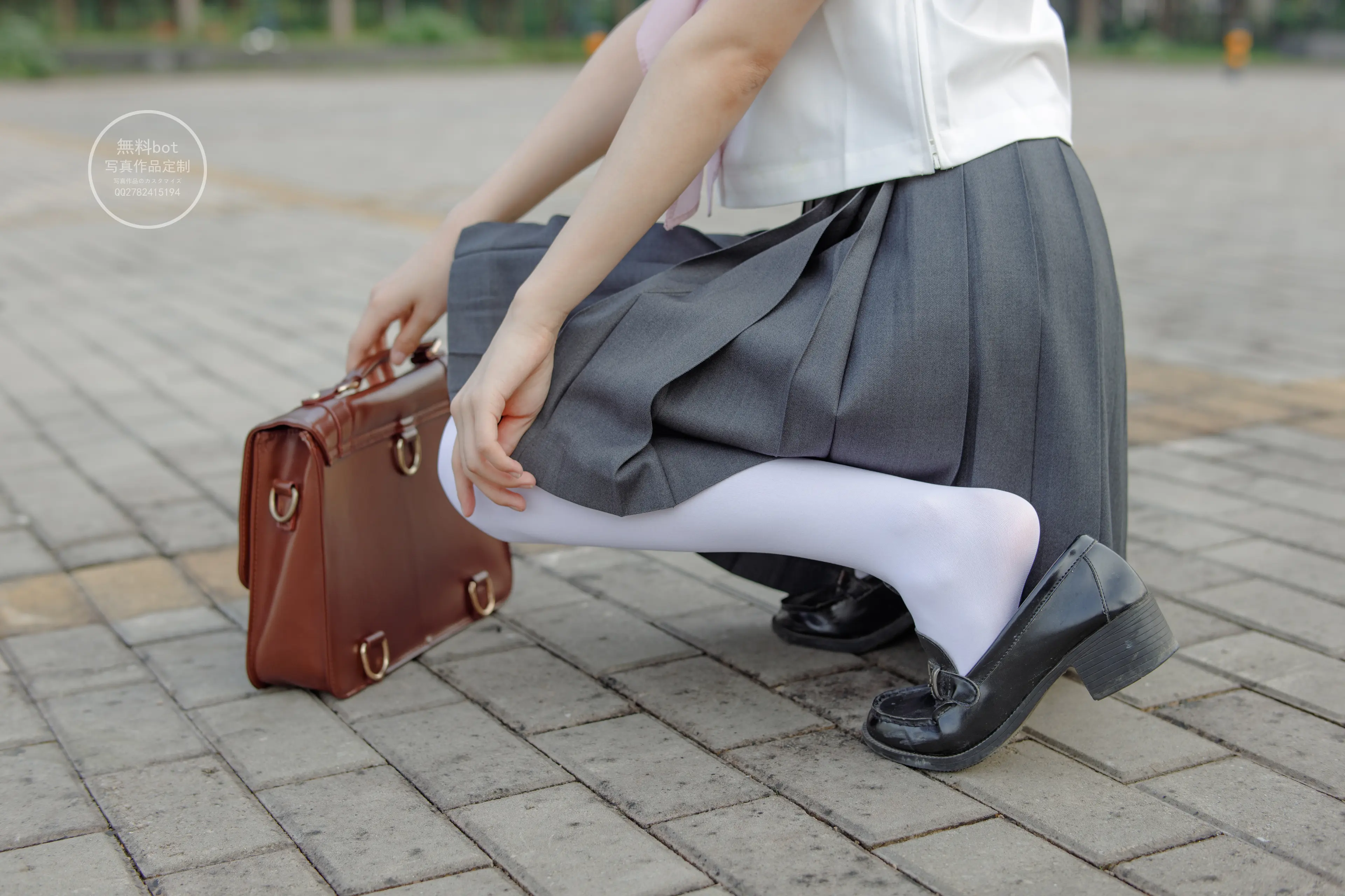 森萝财团 有料 依依 户外白丝JK制服 [90P]