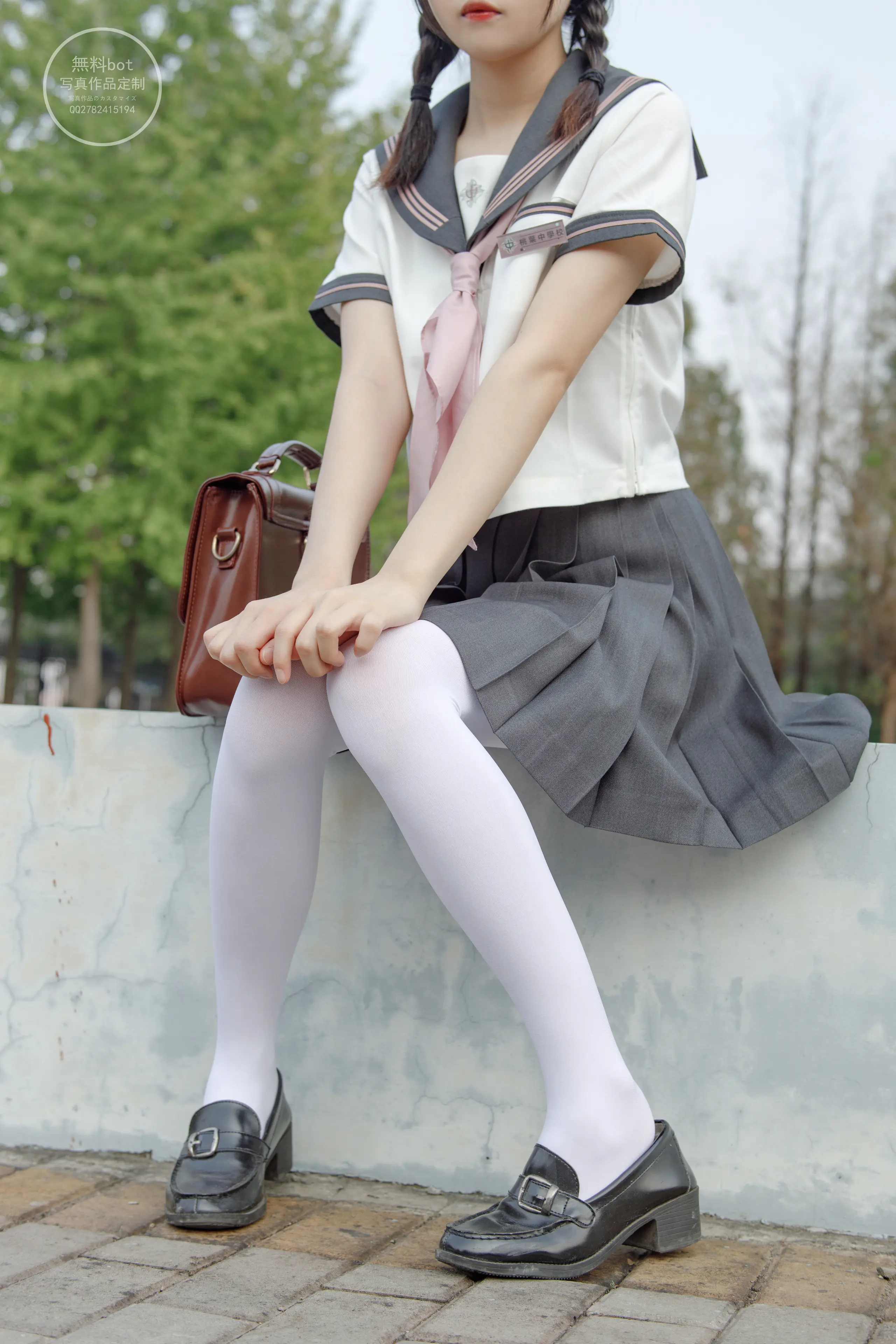 森萝财团 有料 依依 户外白丝JK制服 [90P]