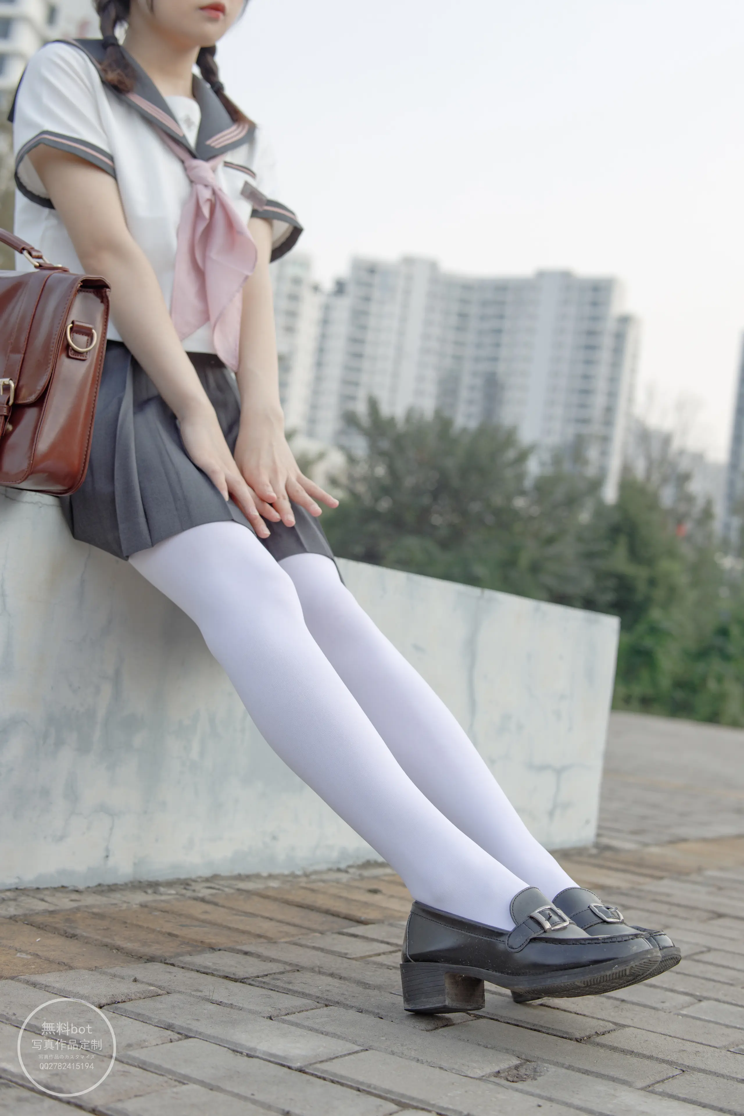 森萝财团 有料 依依 户外白丝JK制服 [90P]