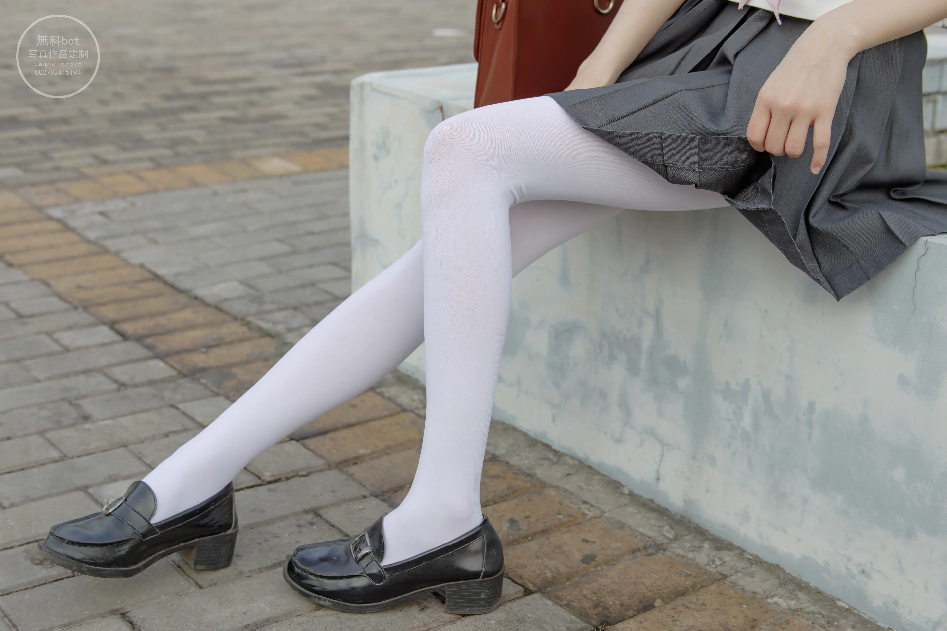 森萝财团 有料 依依 户外白丝JK制服 [90P]