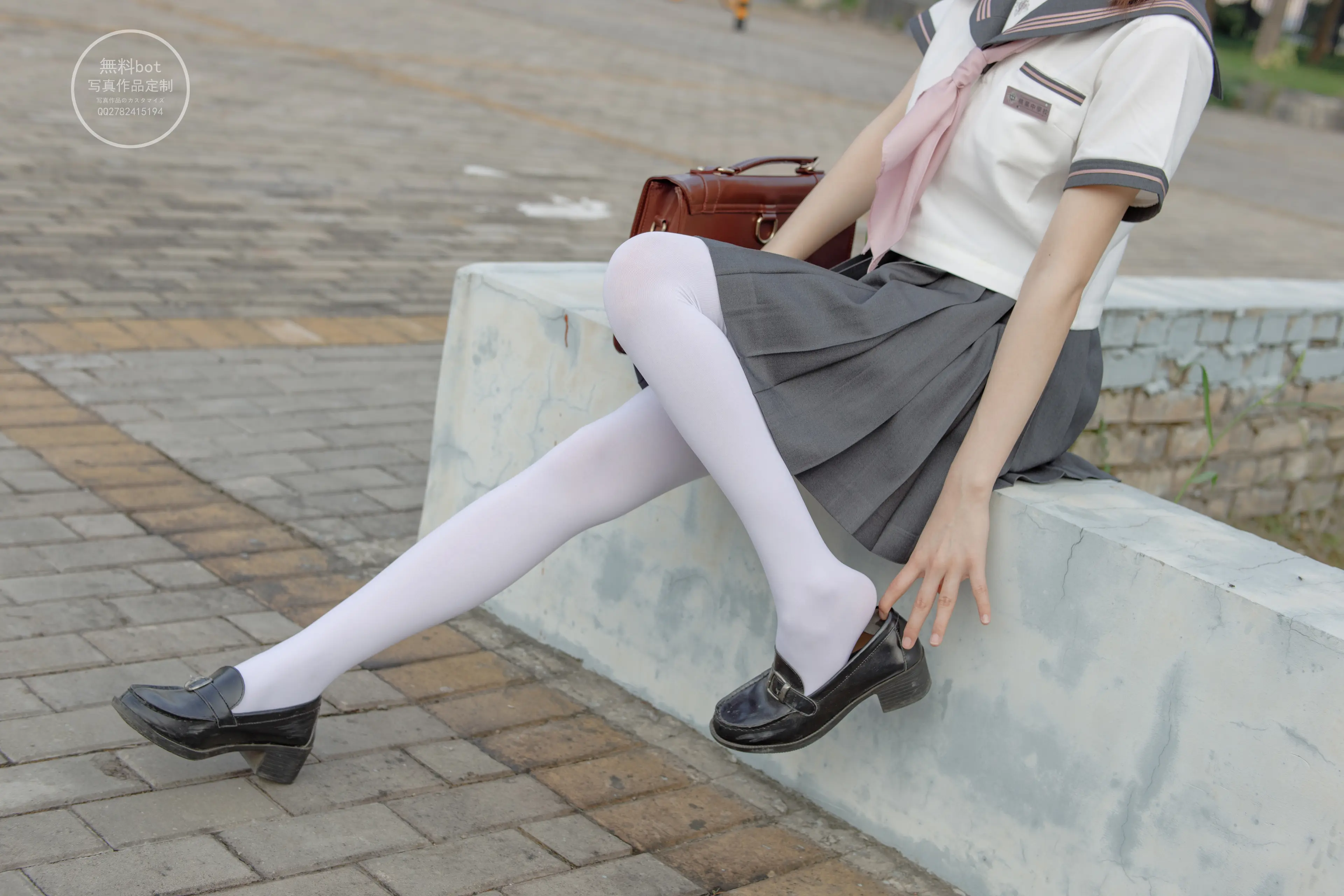 森萝财团 有料 依依 户外白丝JK制服 [90P]