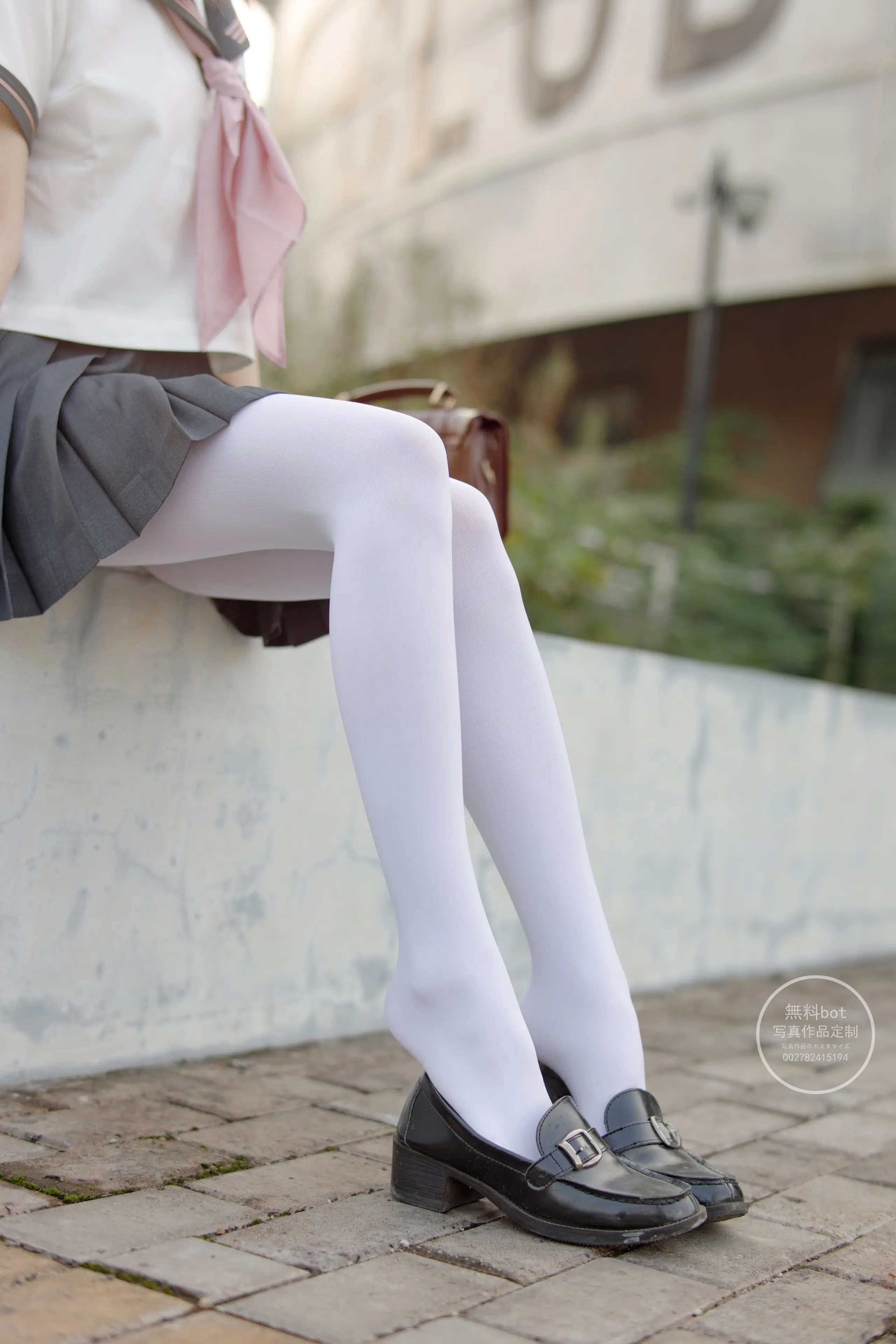 森萝财团 有料 依依 户外白丝JK制服 [90P]