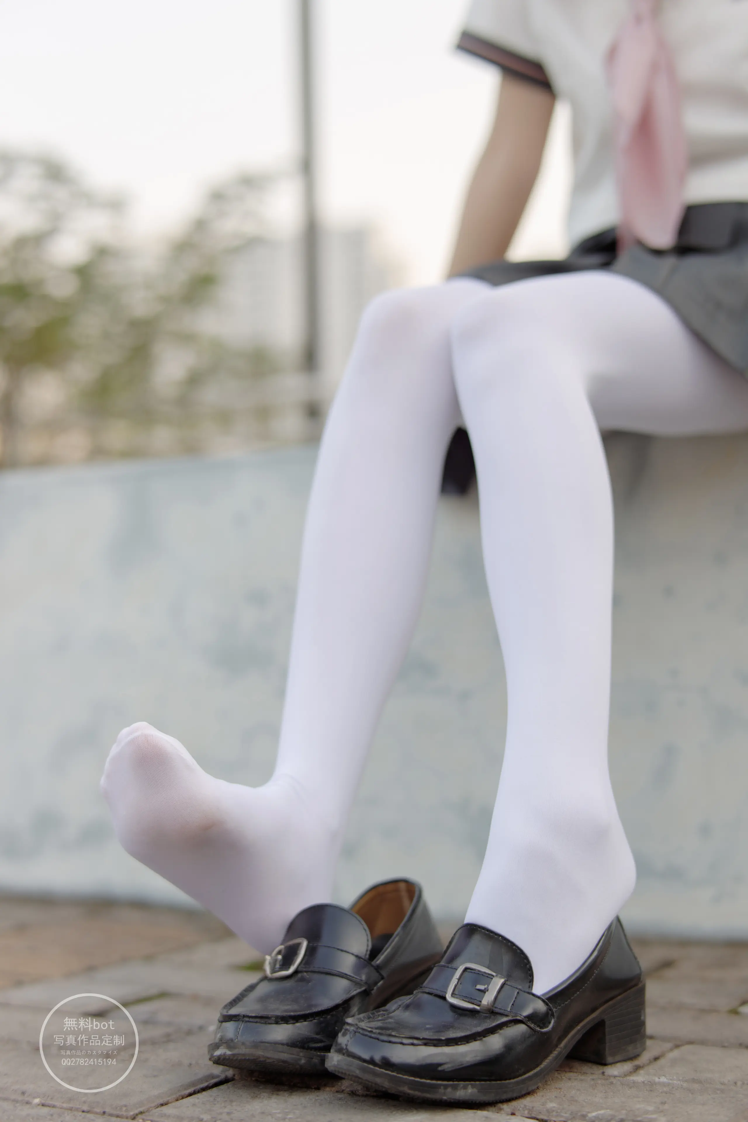 森萝财团 有料 依依 户外白丝JK制服 [90P]