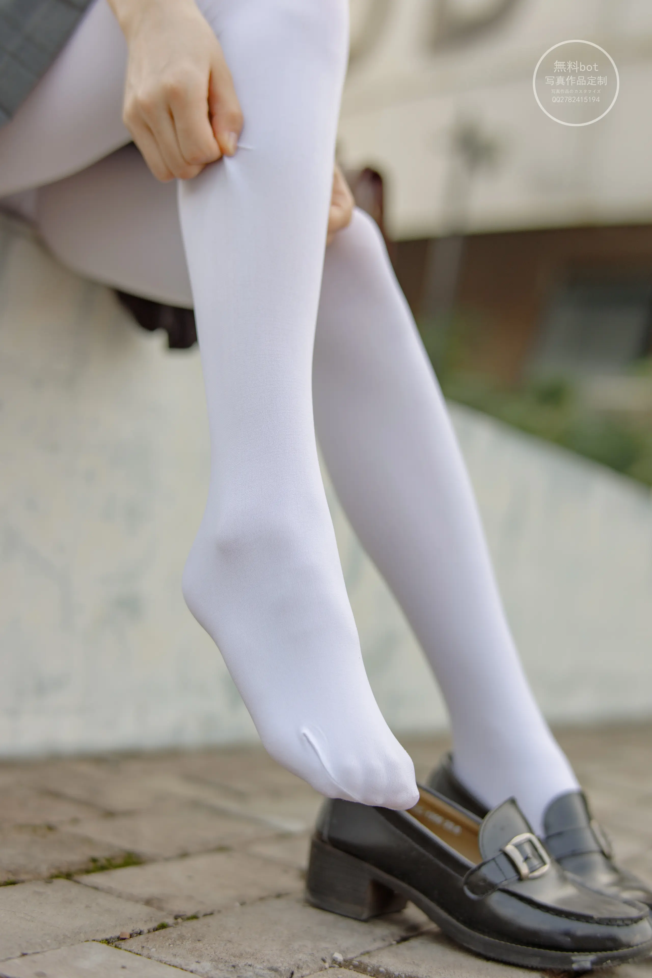 森萝财团 有料 依依 户外白丝JK制服 [90P]