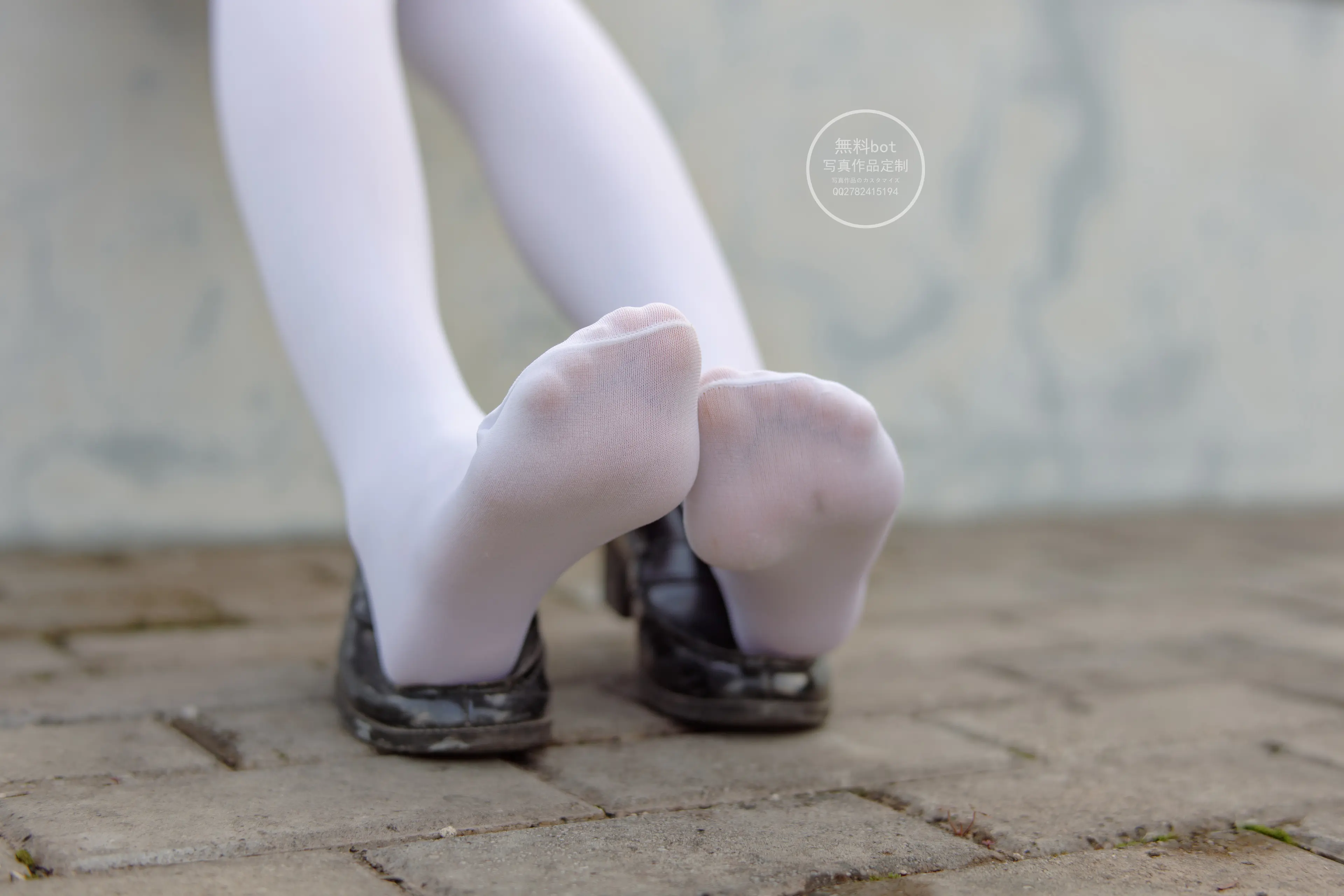 森萝财团 有料 依依 户外白丝JK制服 [90P]