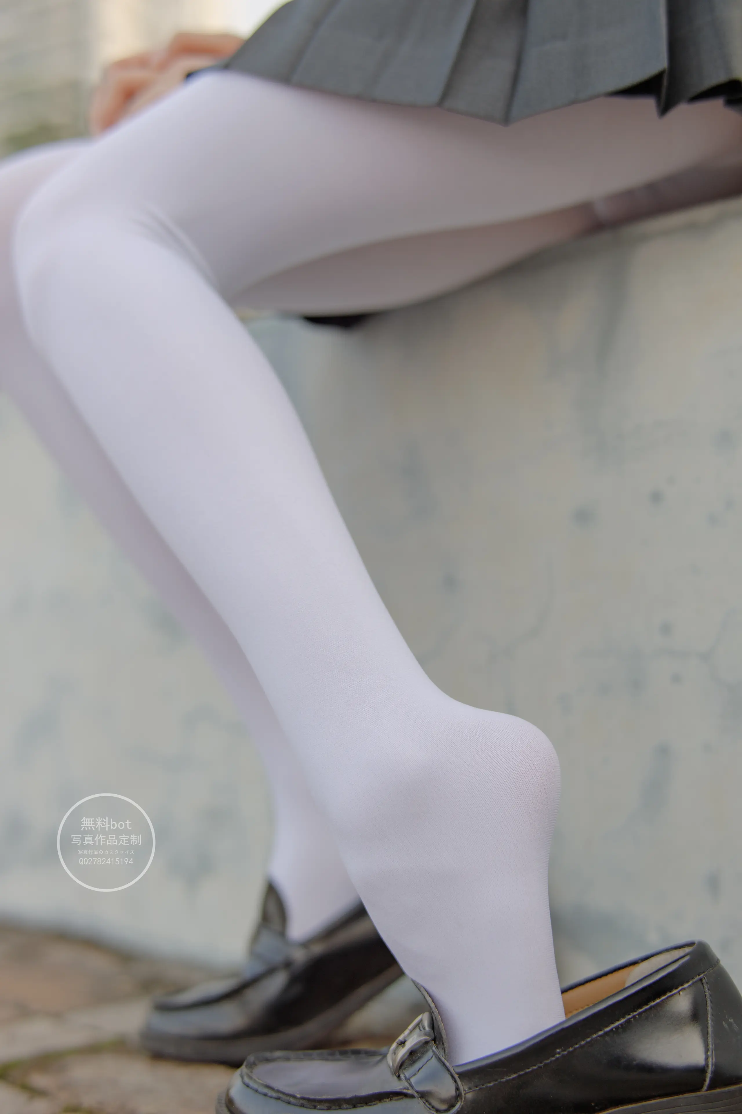 森萝财团 有料 依依 户外白丝JK制服 [90P]