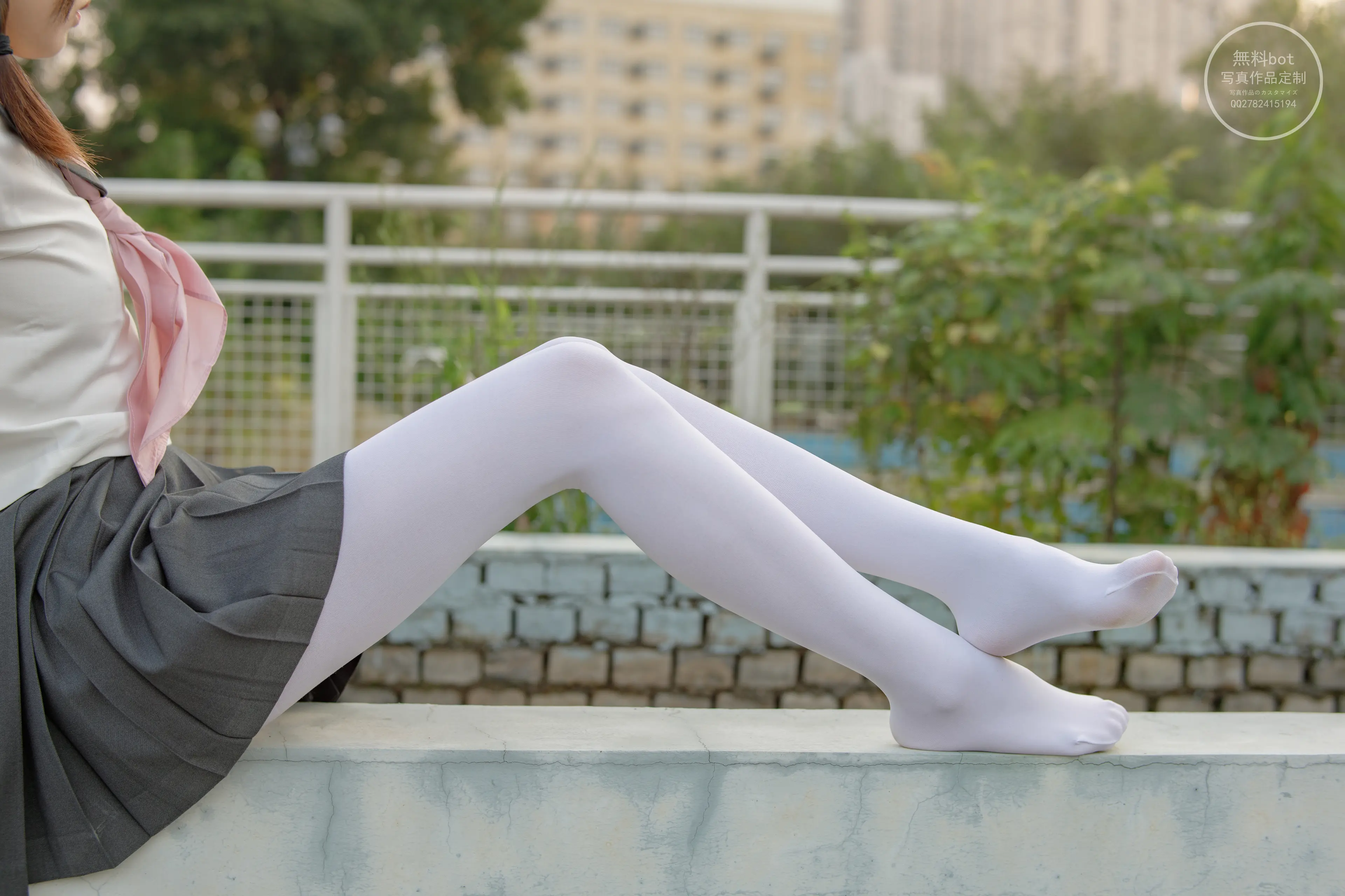 森萝财团 有料 依依 户外白丝JK制服 [90P]