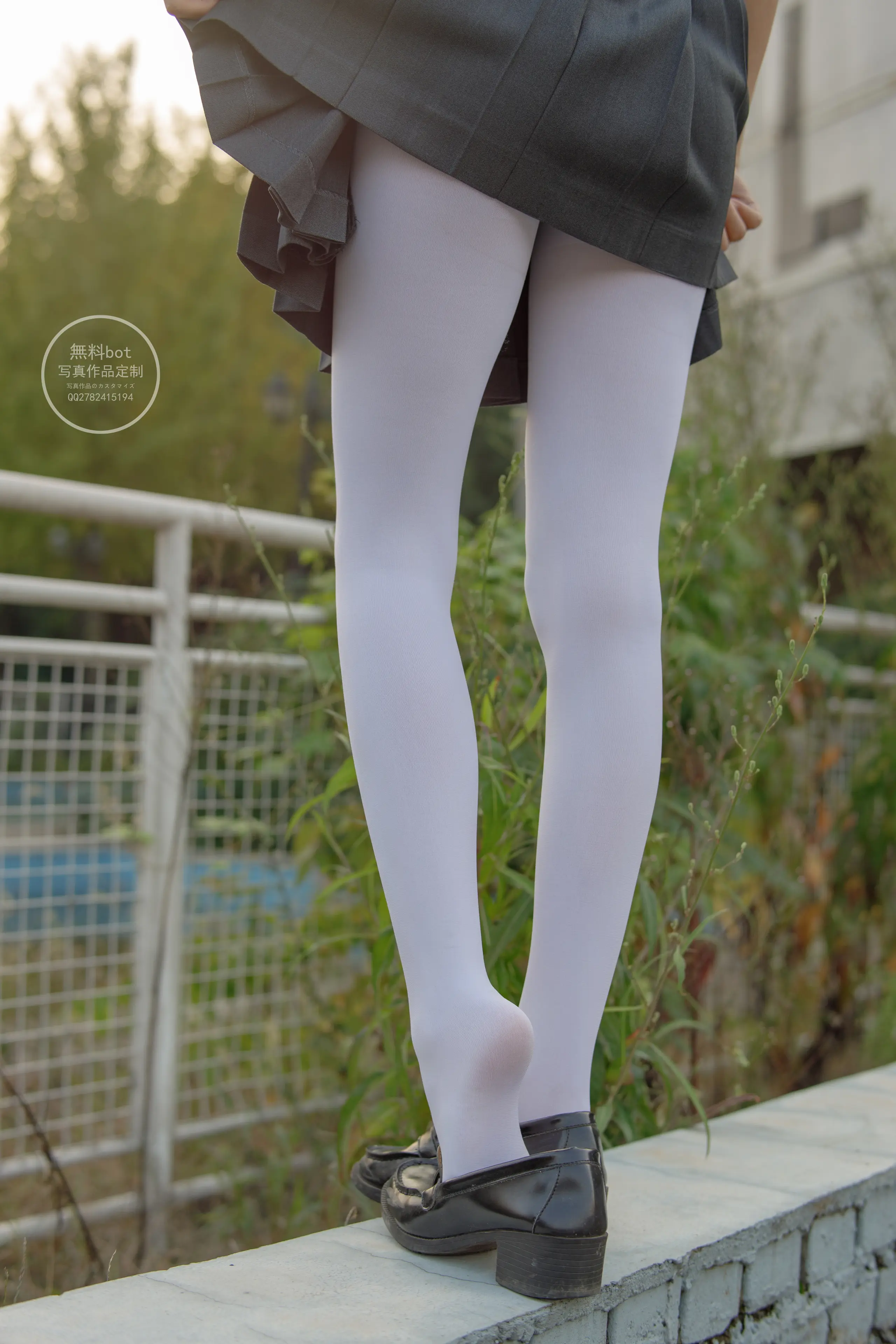 森萝财团 有料 依依 户外白丝JK制服 [90P]