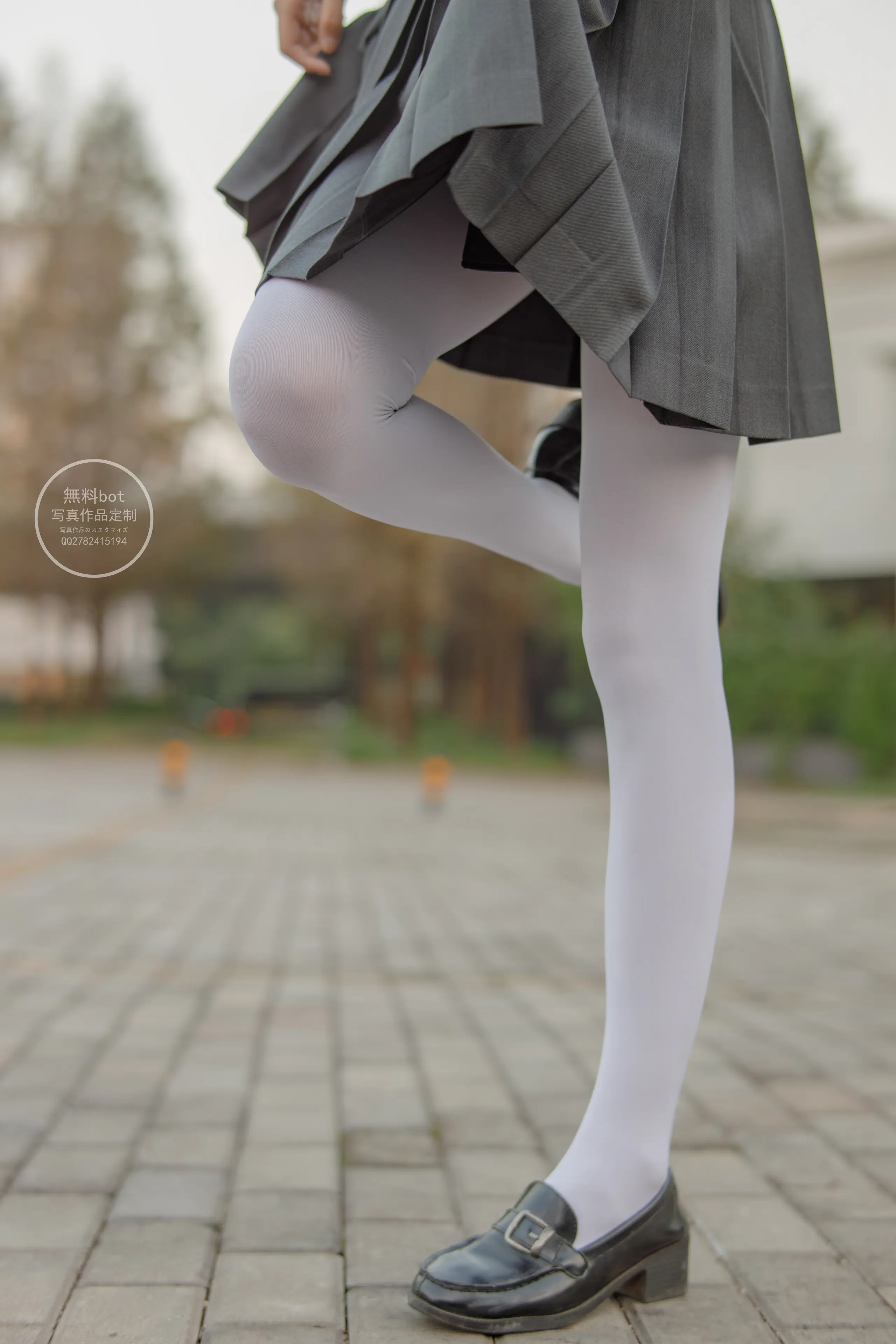 森萝财团 有料 依依 户外白丝JK制服 [90P]