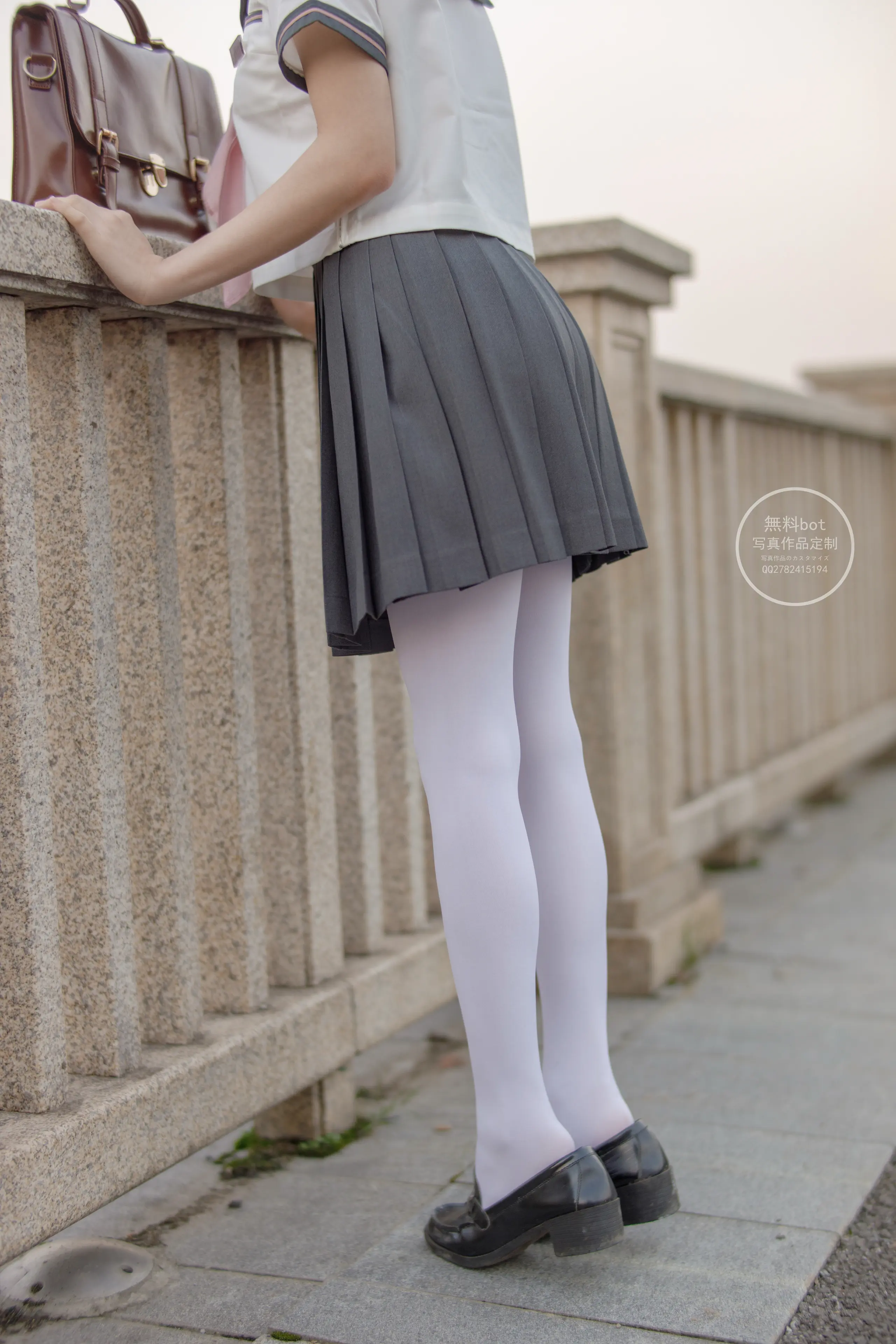 森萝财团 有料 依依 户外白丝JK制服 [90P]