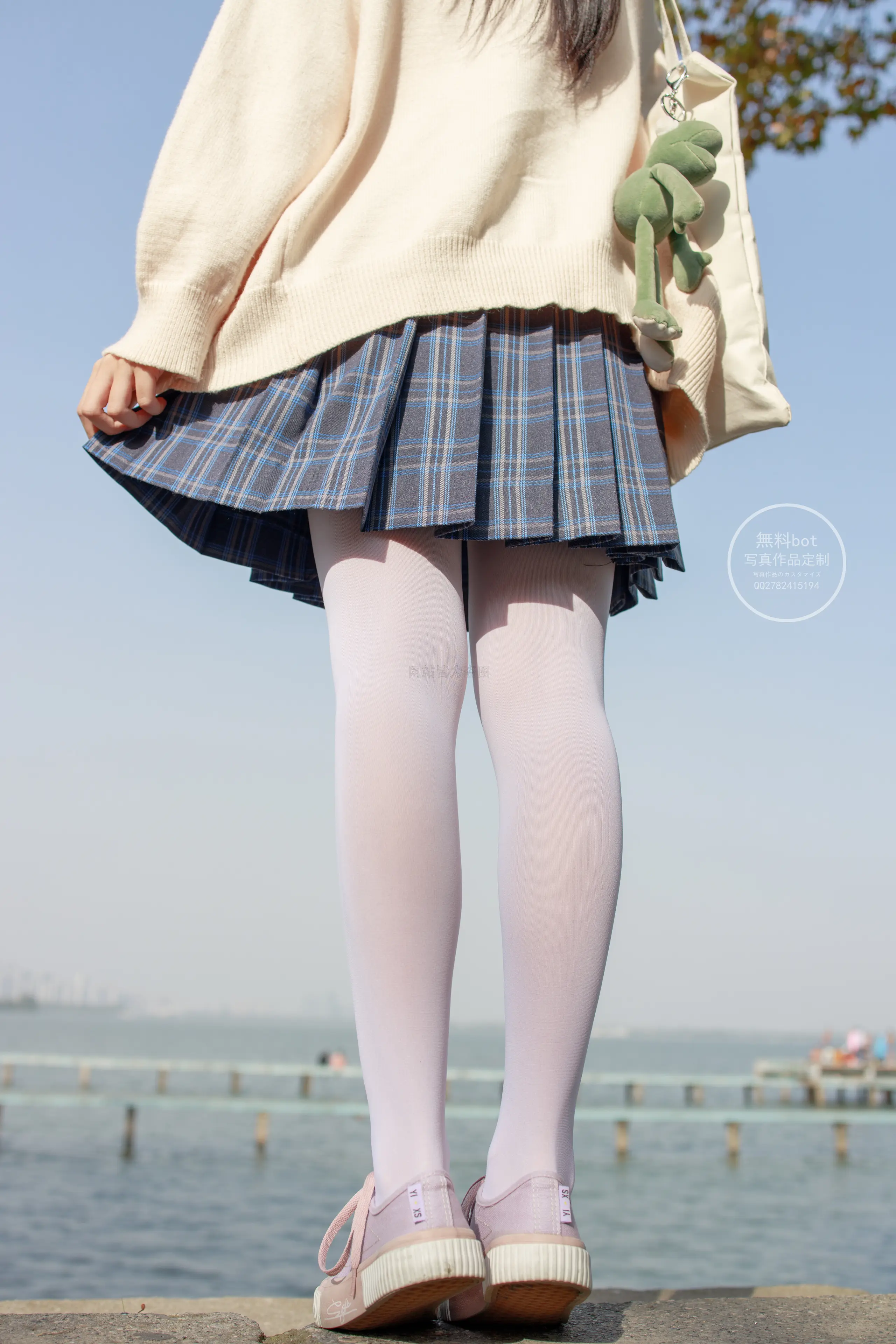 森萝财团 有料 依依 湖边JK白丝 [77P]