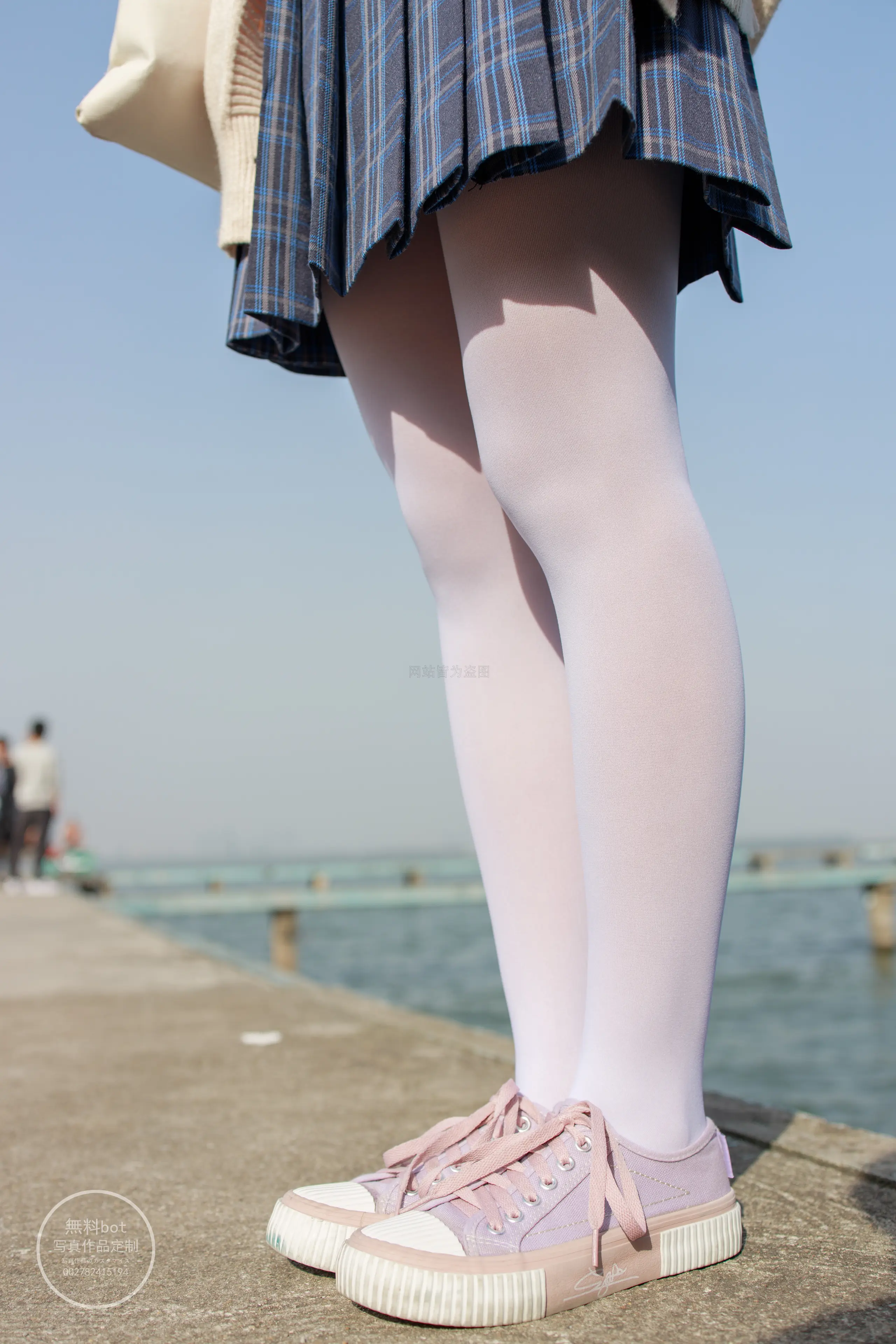 森萝财团 有料 依依 湖边JK白丝 [77P]