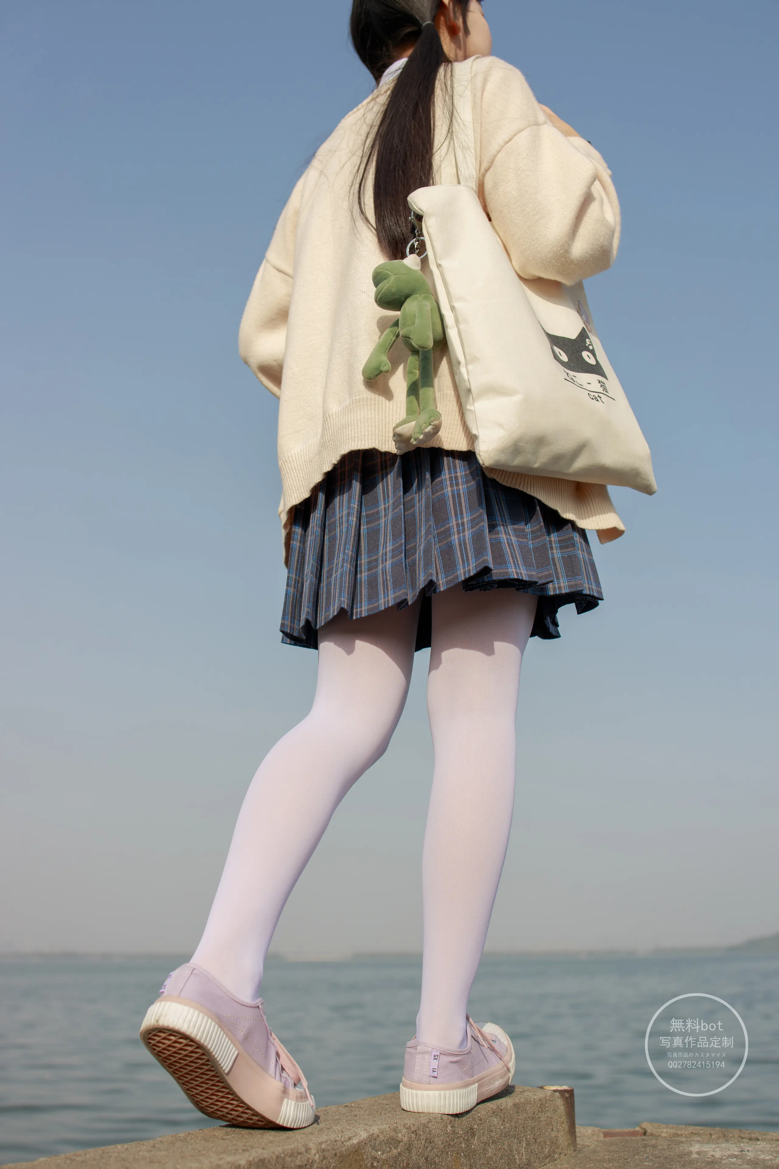 森萝财团 有料 依依 湖边JK白丝 [77P]