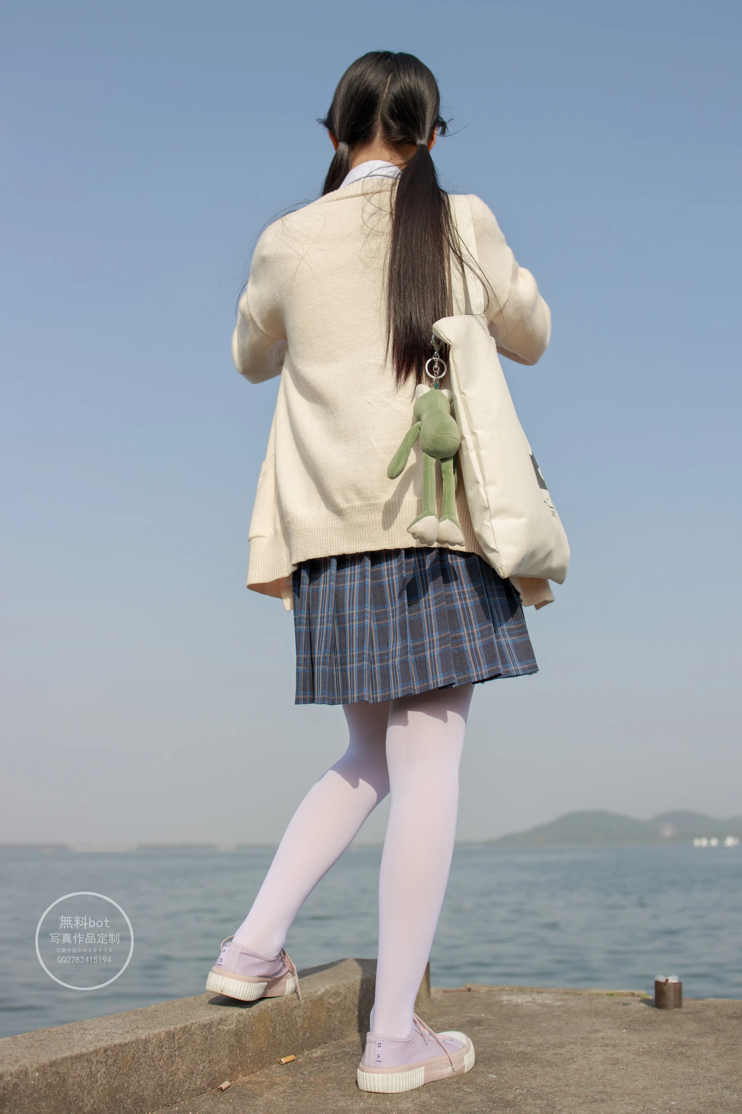 森萝财团 有料 依依 湖边JK白丝 [77P]