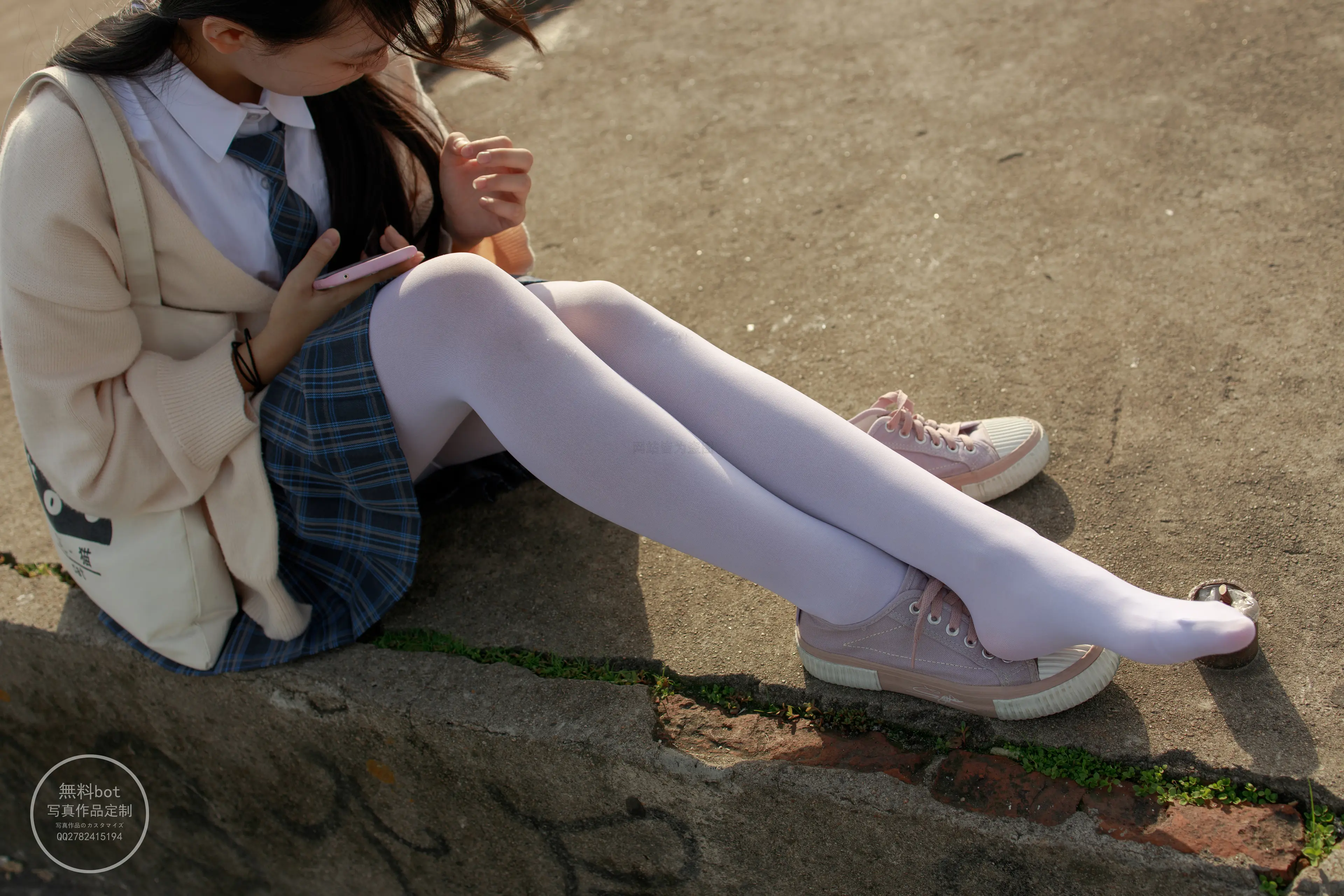 森萝财团 有料 依依 湖边JK白丝 [77P]