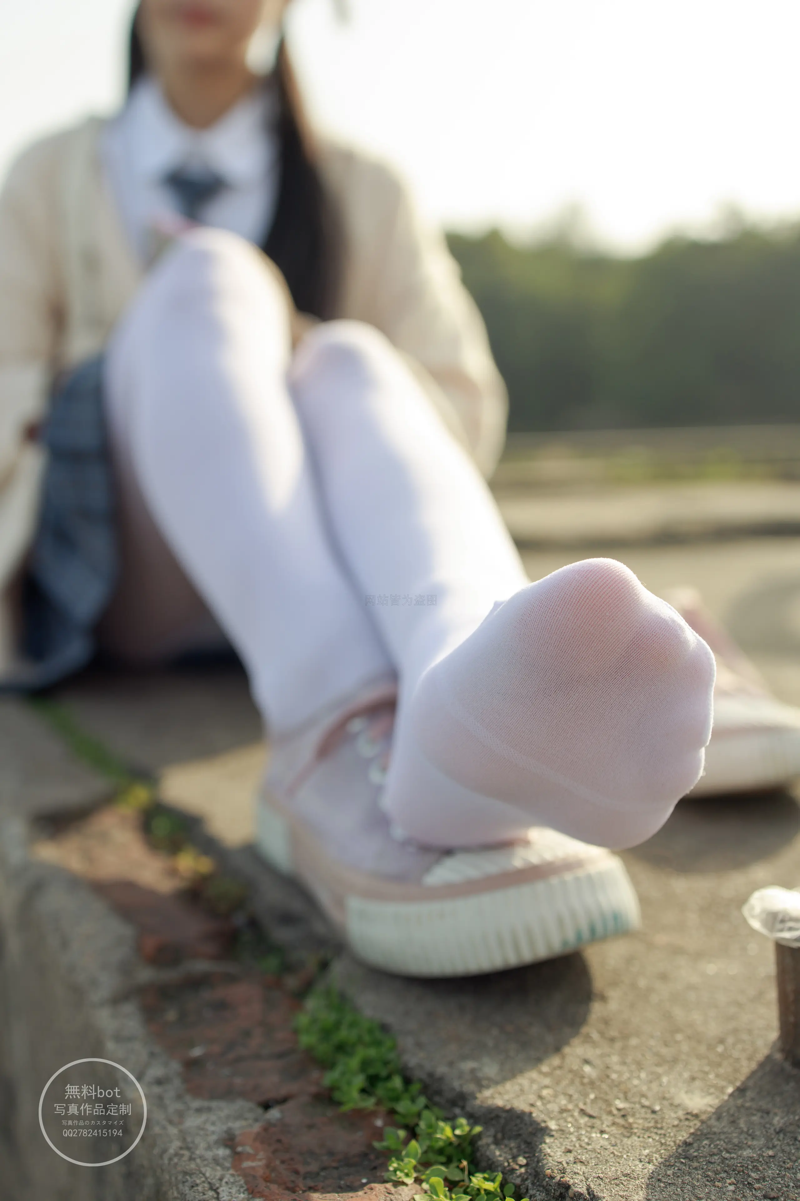 森萝财团 有料 依依 湖边JK白丝 [77P]