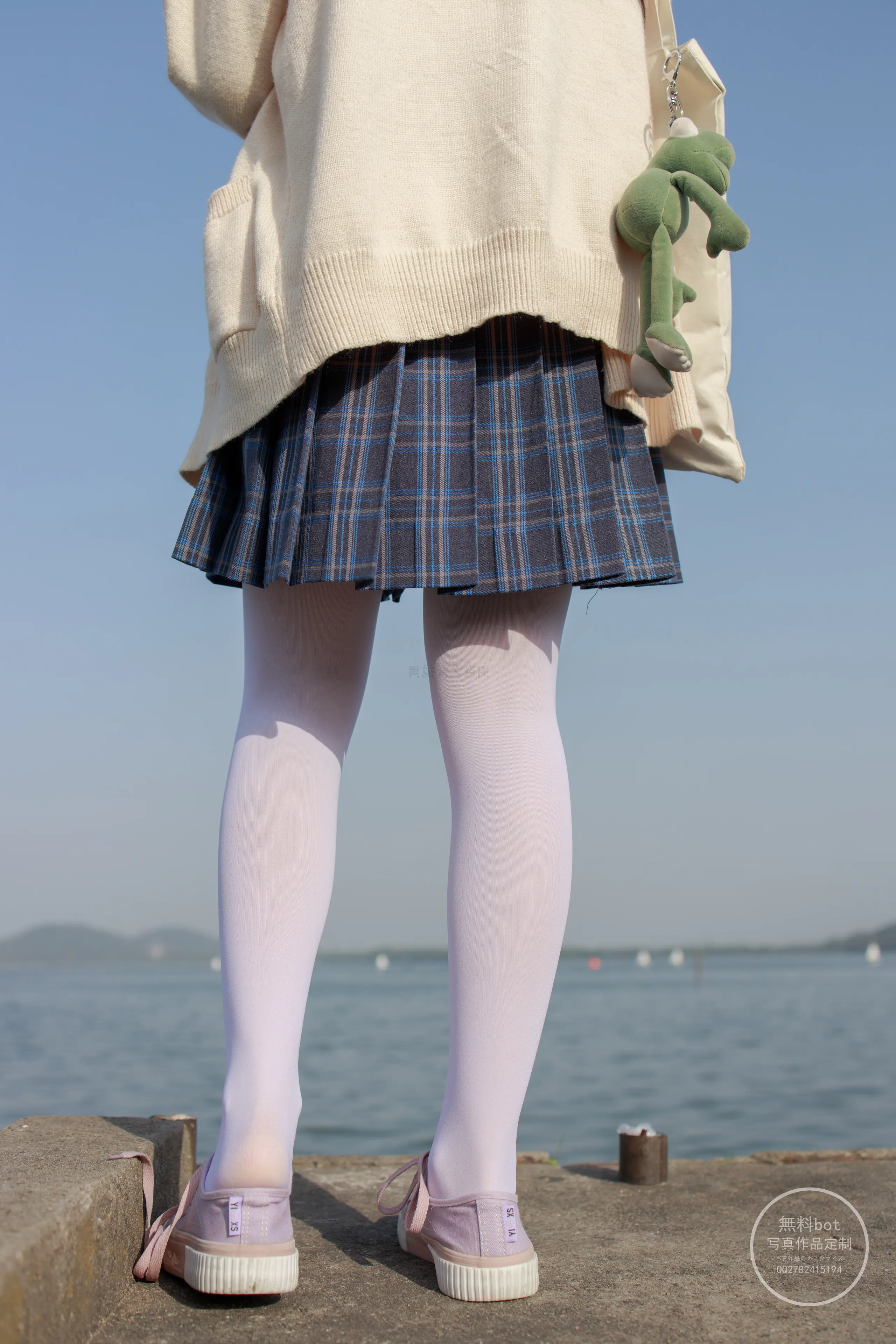 森萝财团 有料 依依 湖边JK白丝 [77P]