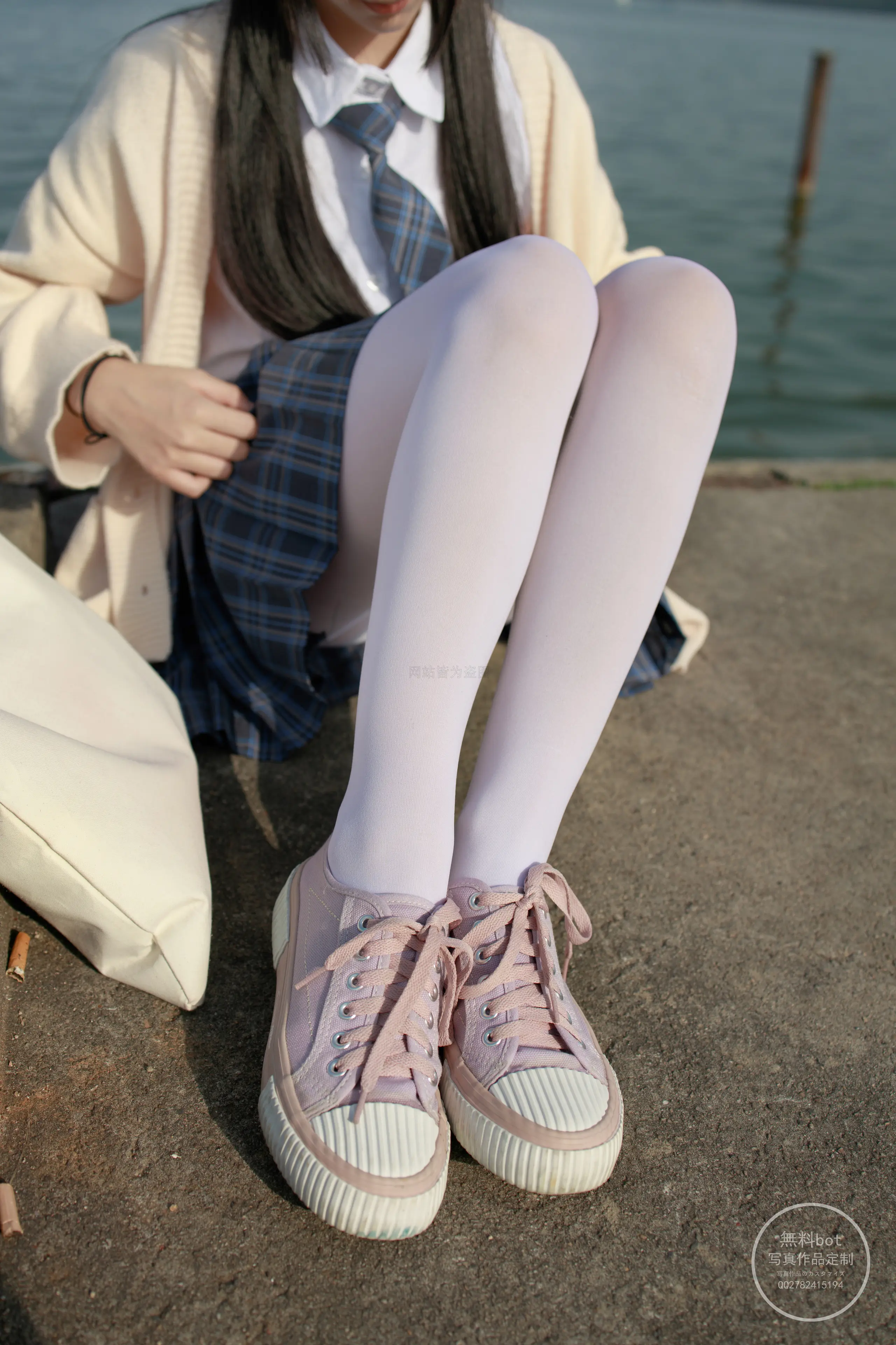 森萝财团 有料 依依 湖边JK白丝 [77P]