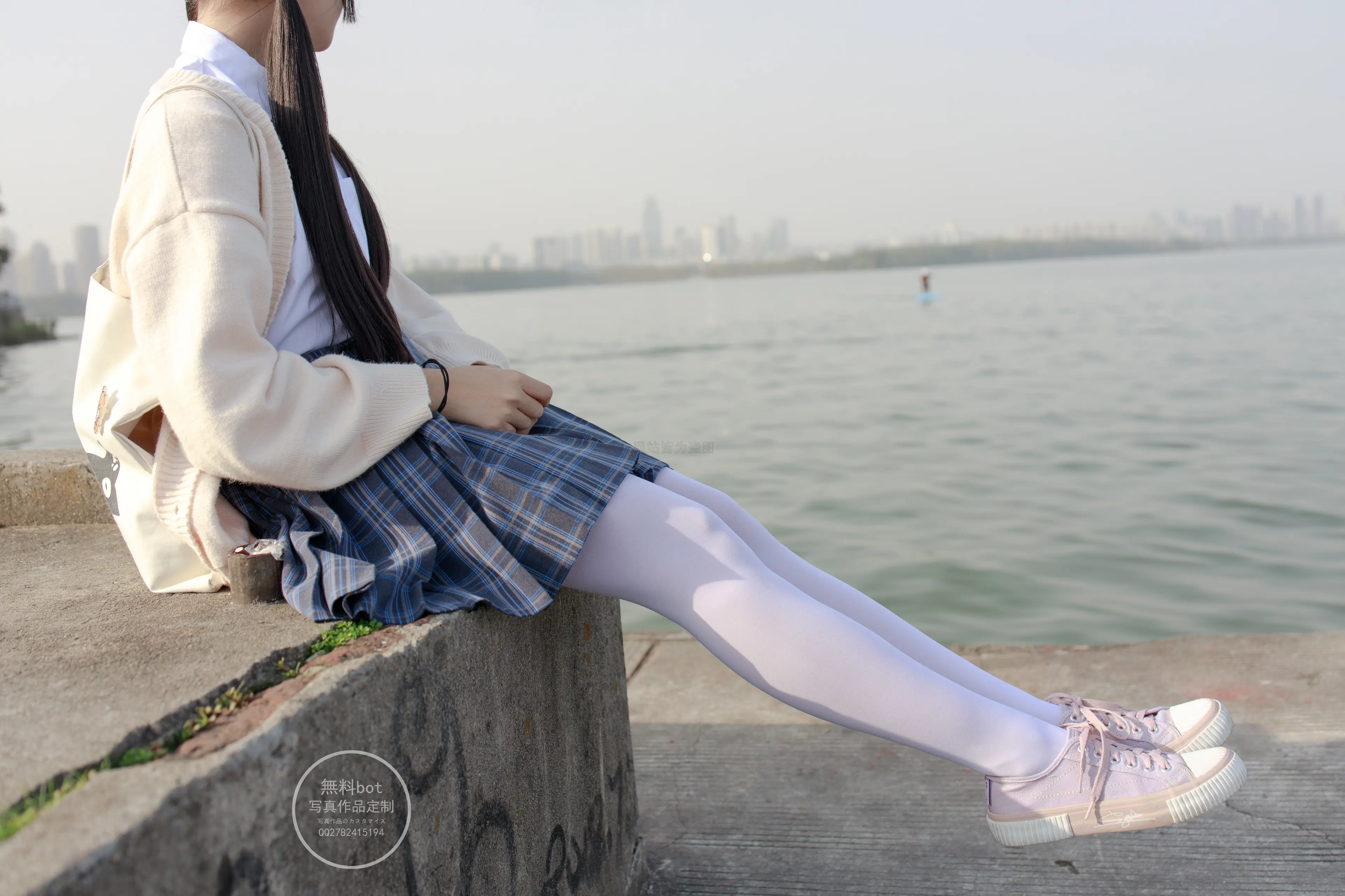 森萝财团 有料 依依 湖边JK白丝 [77P]