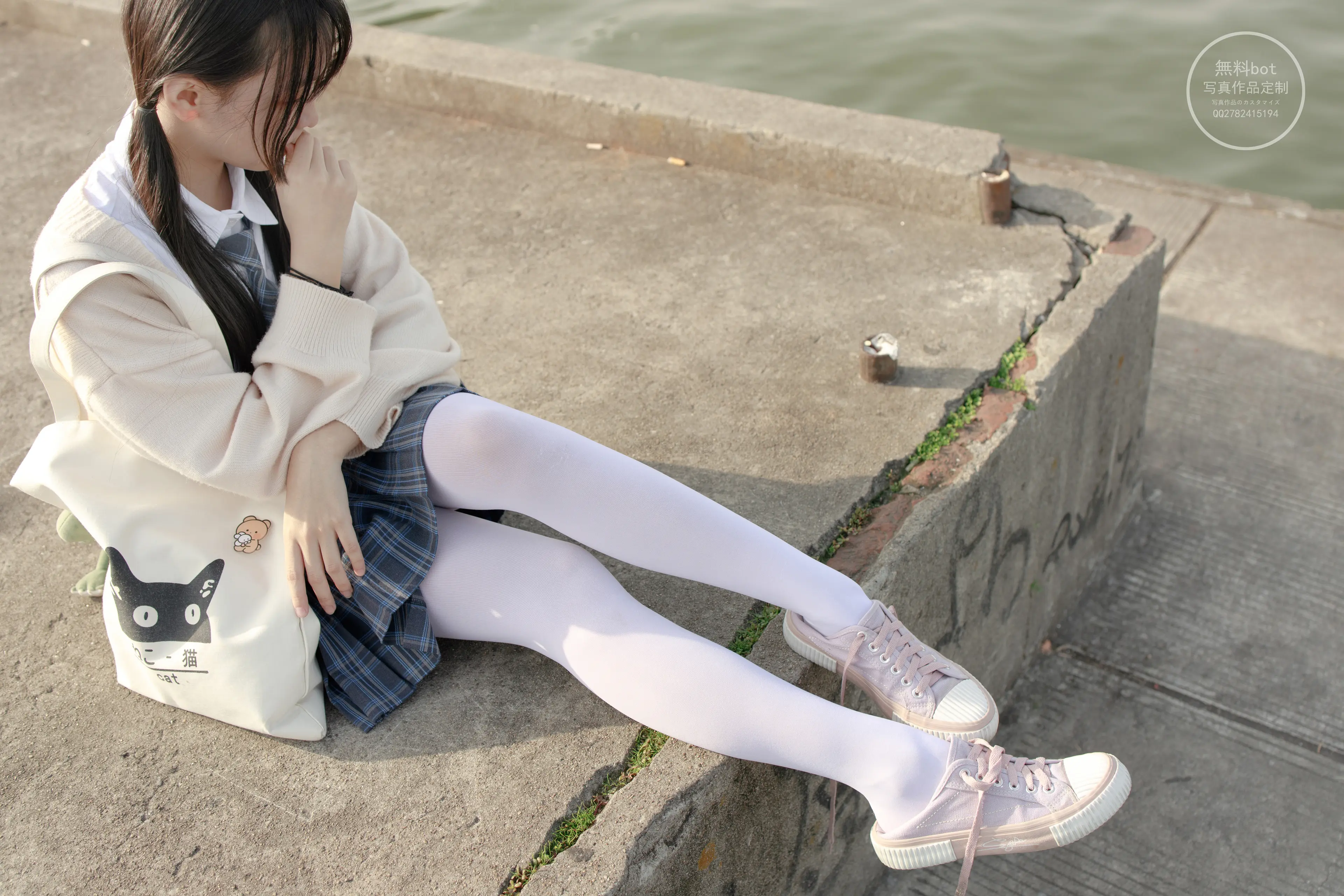 森萝财团 有料 依依 湖边JK白丝 [77P]