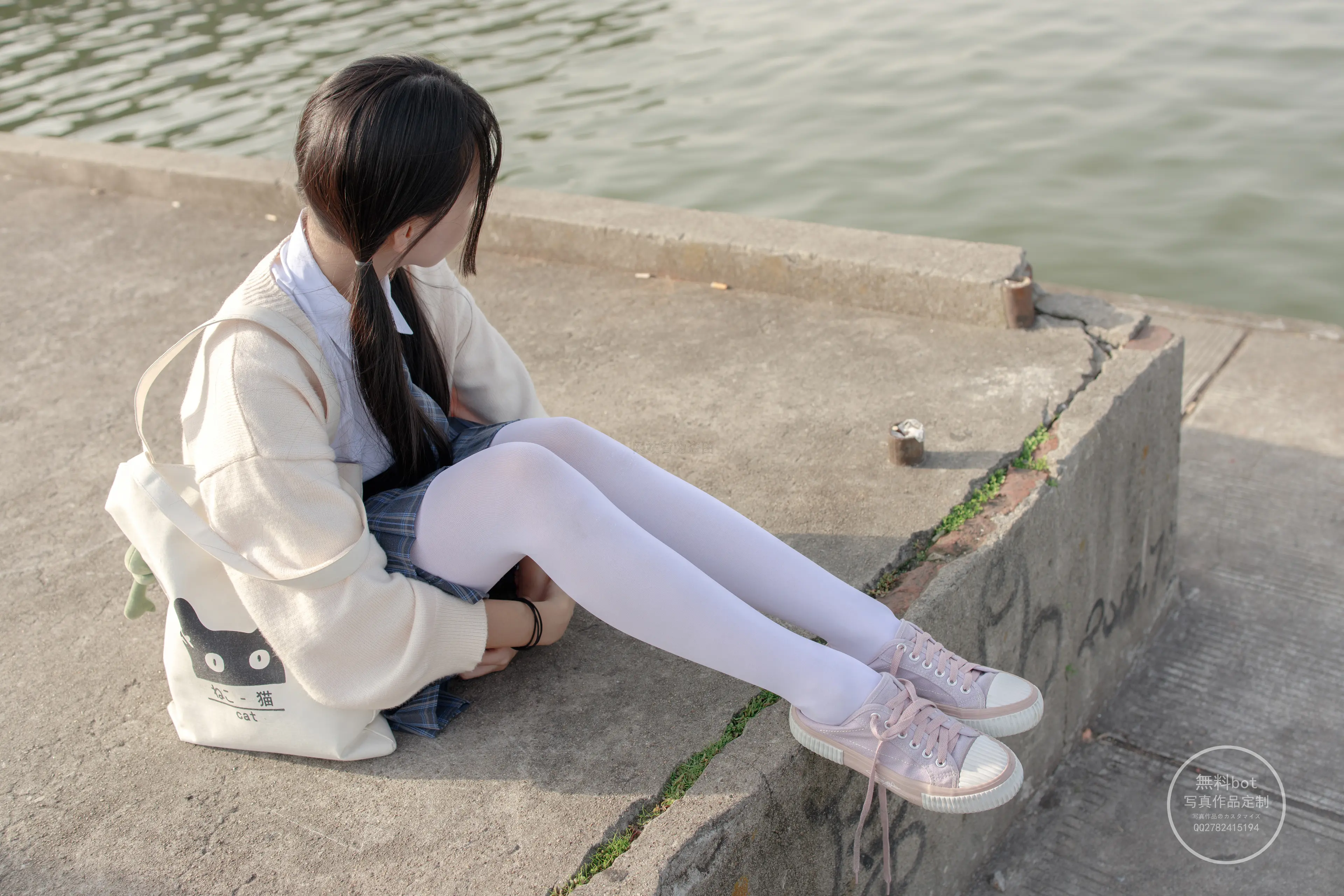 森萝财团 有料 依依 湖边JK白丝 [77P]