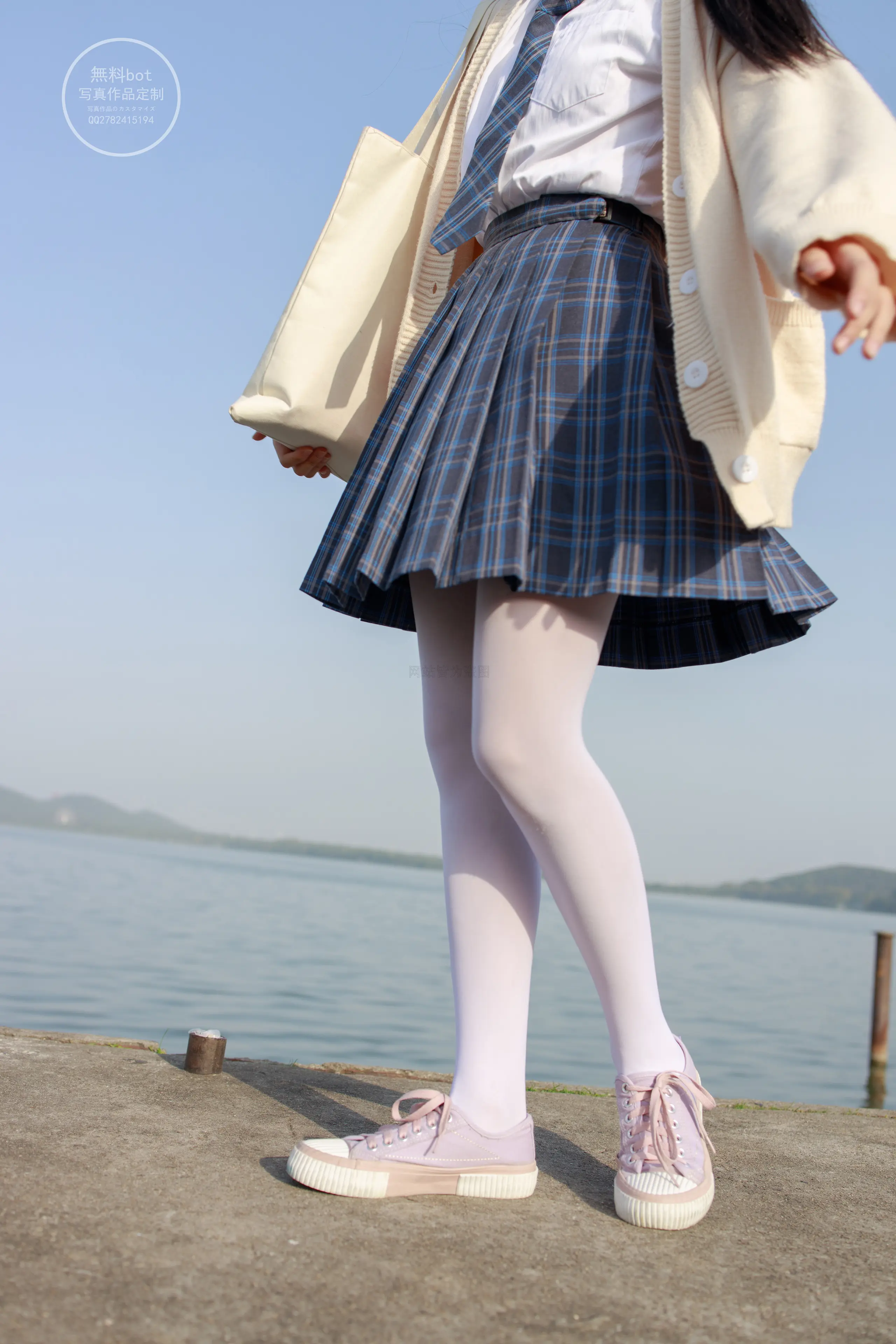 森萝财团 有料 依依 湖边JK白丝 [77P]