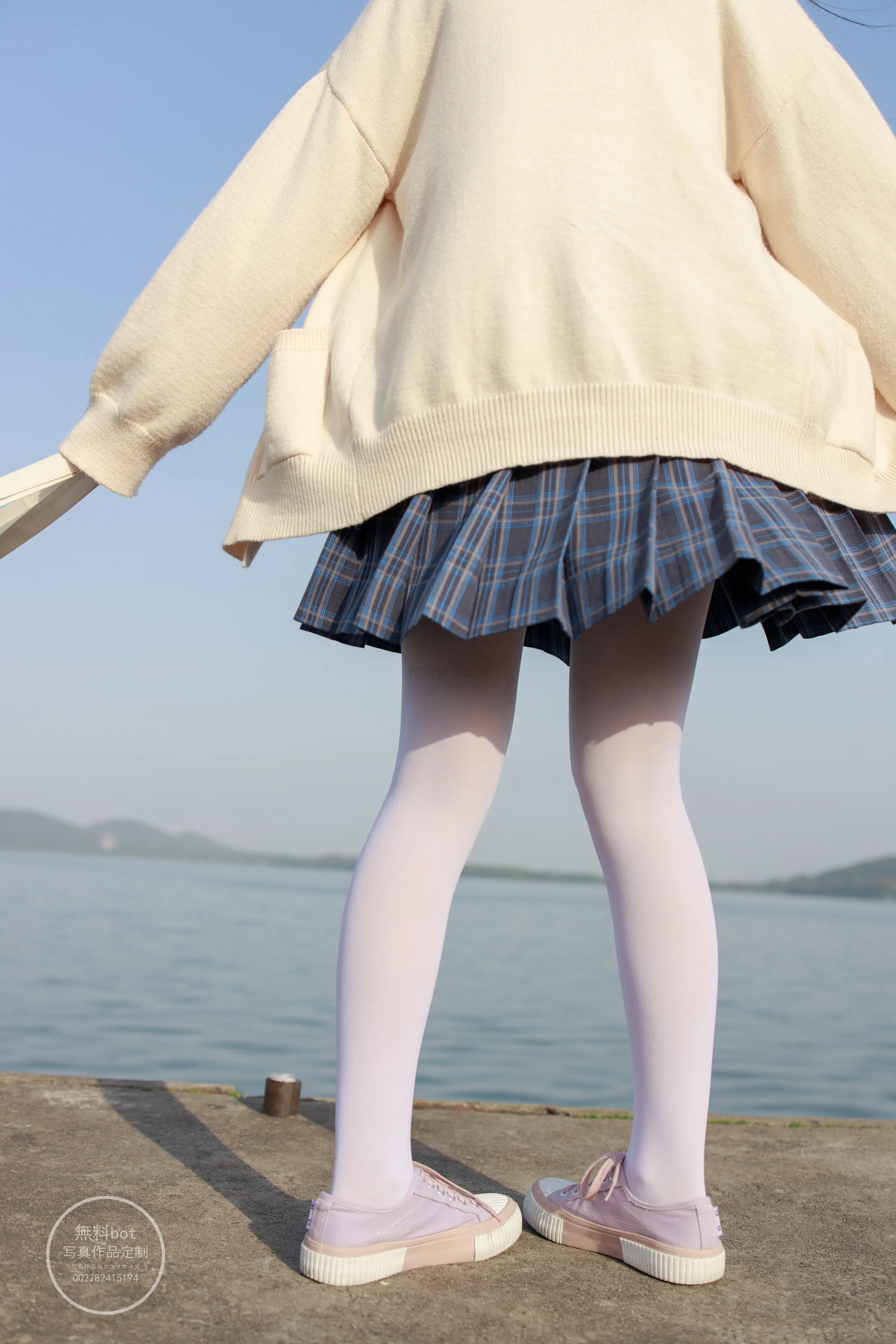 森萝财团 有料 依依 湖边JK白丝 [77P]