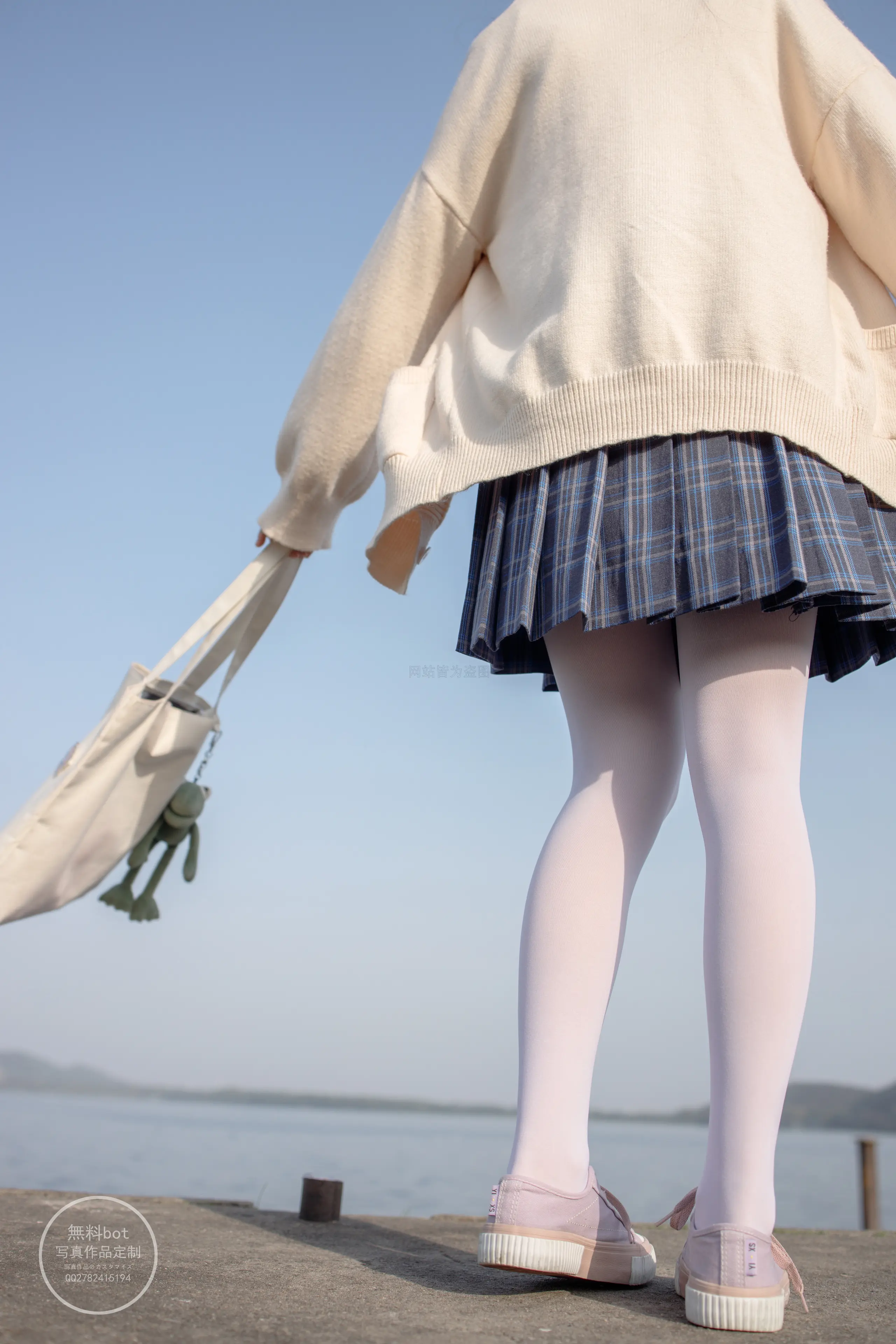 森萝财团 有料 依依 湖边JK白丝 [77P]