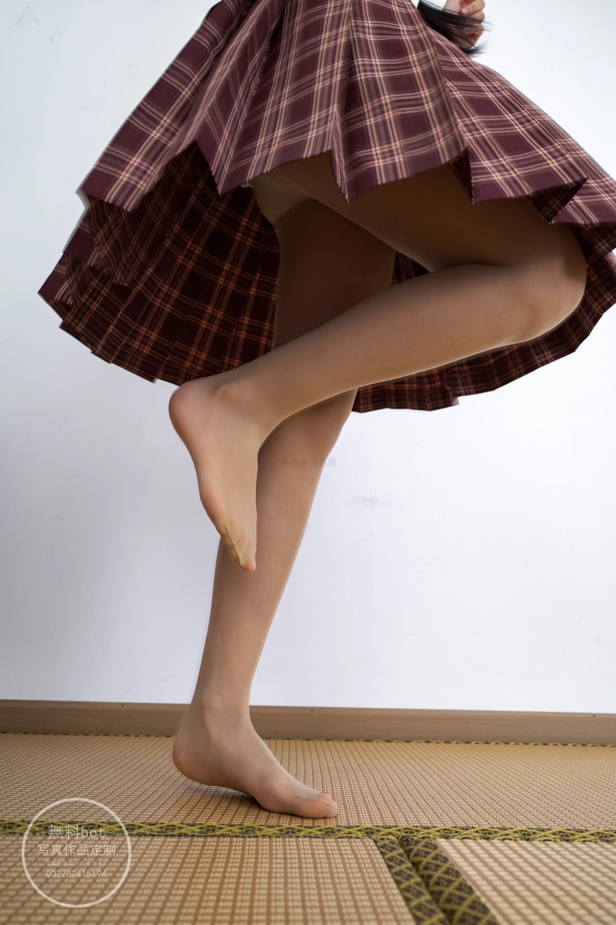 森萝财团 有料 依依 肉丝百褶小红裙 [95P]