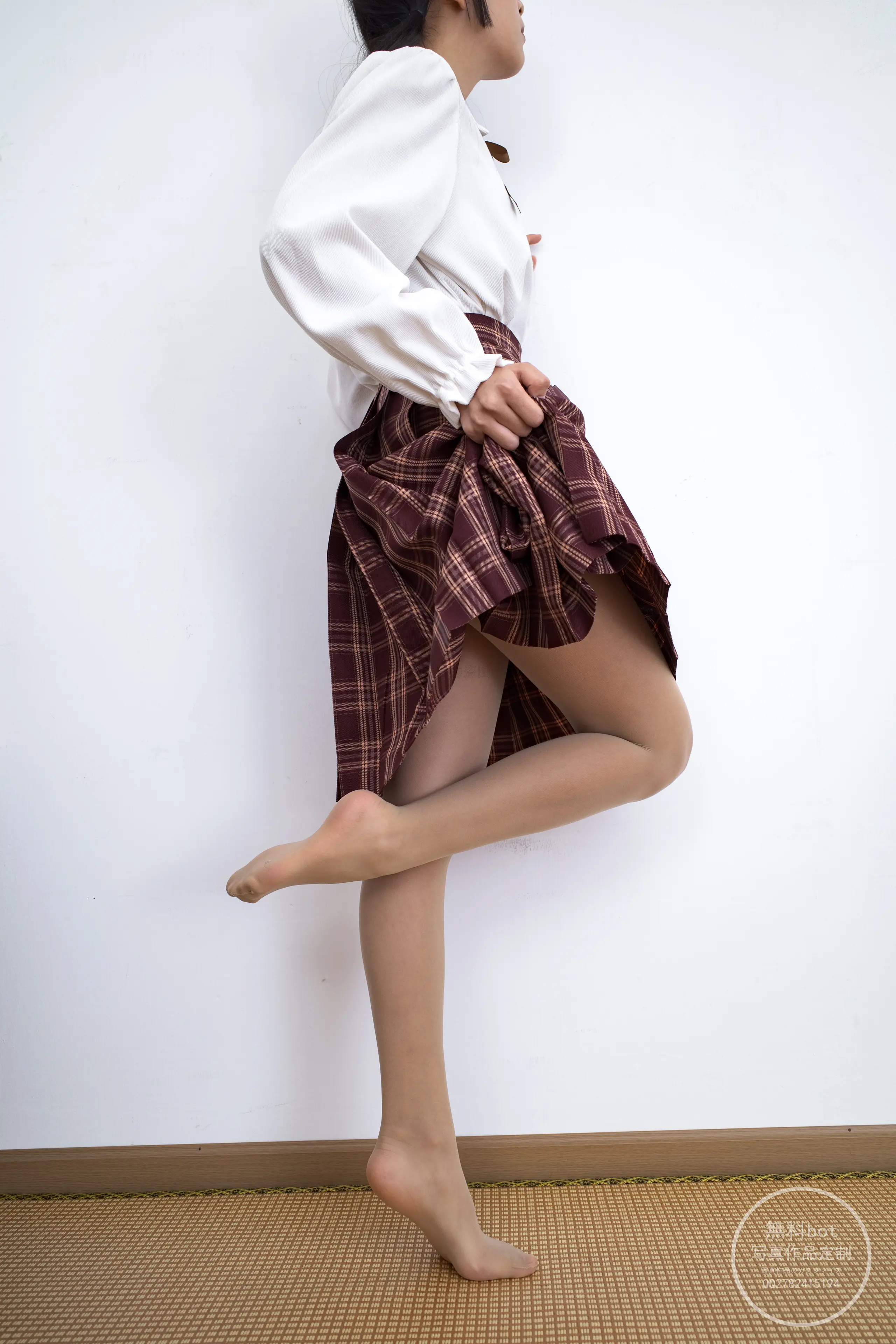 森萝财团 有料 依依 肉丝百褶小红裙 [95P]