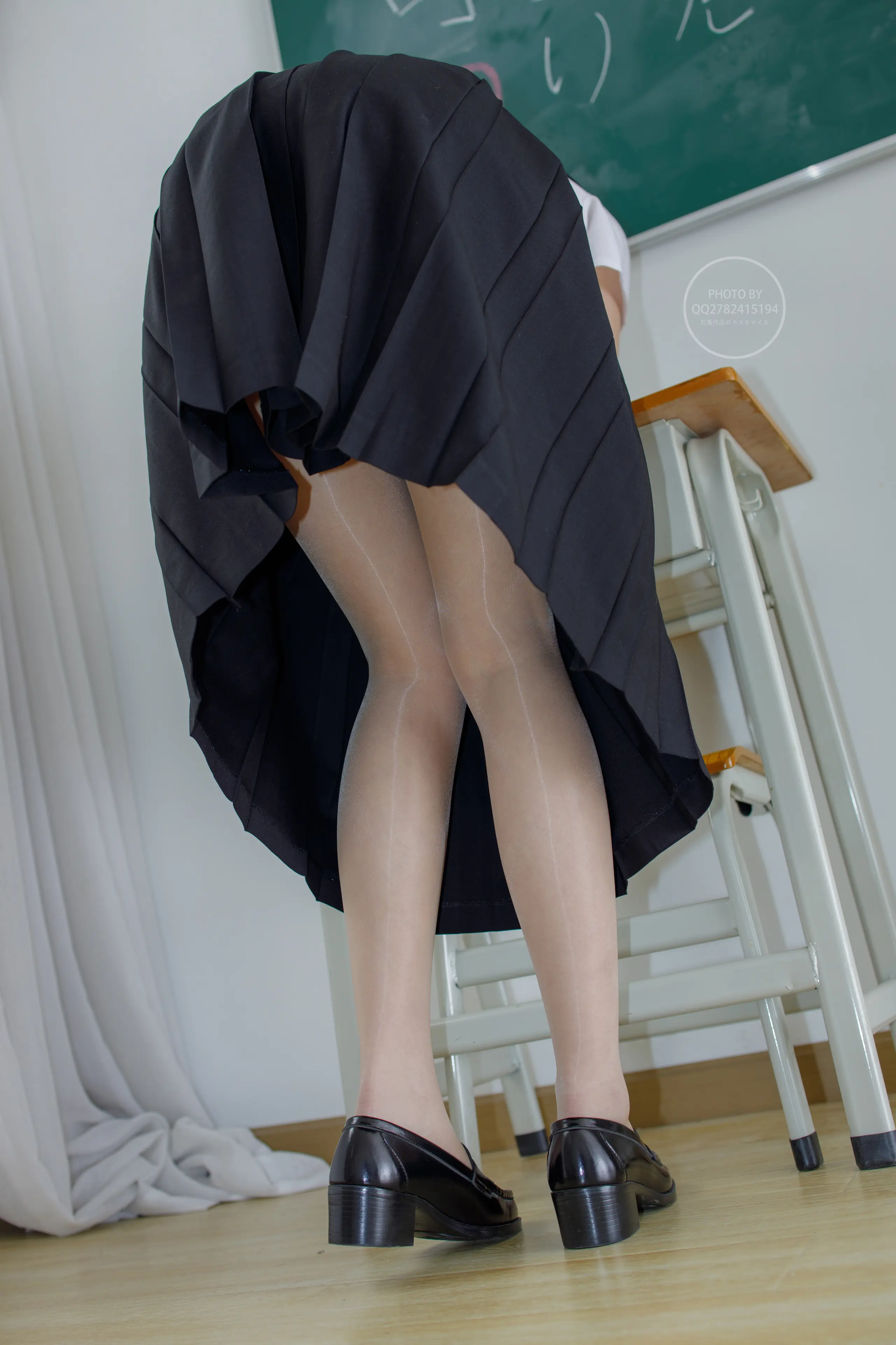 森萝财团 有料 吸吸 教室里的油亮肉丝“绫”JK制服 [101P]