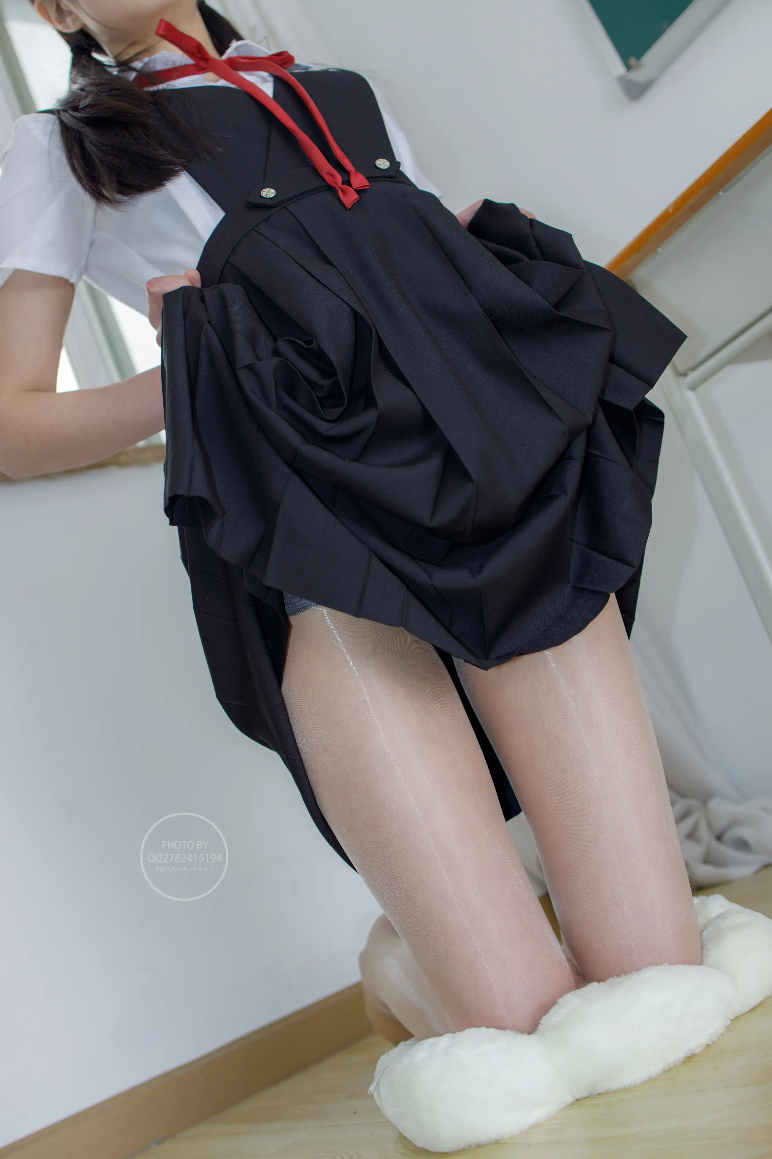 森萝财团 有料 吸吸 教室里的油亮肉丝“绫”JK制服 [101P]