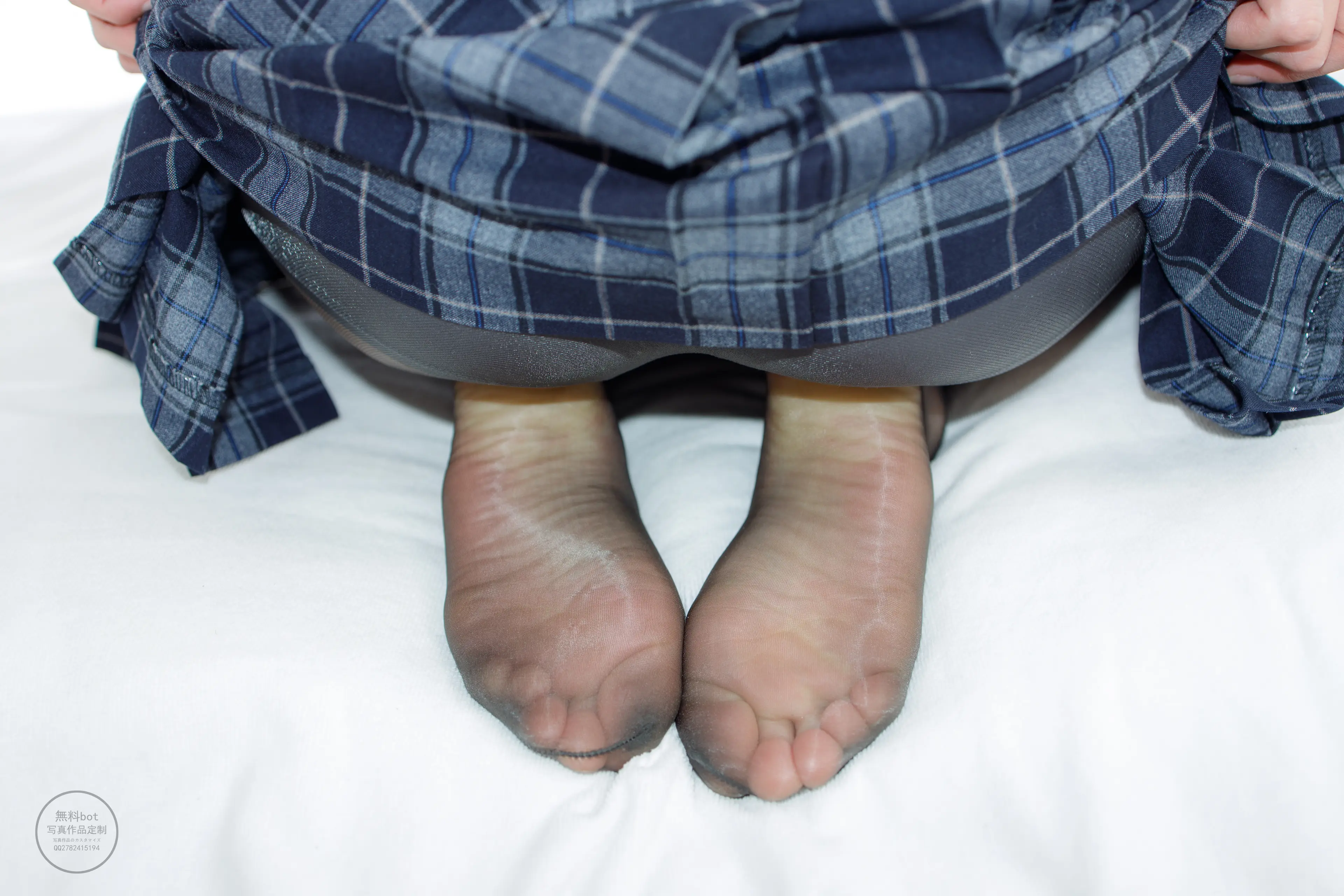 森萝财团 有料 吸吸 油亮黑丝“绫” [125P]