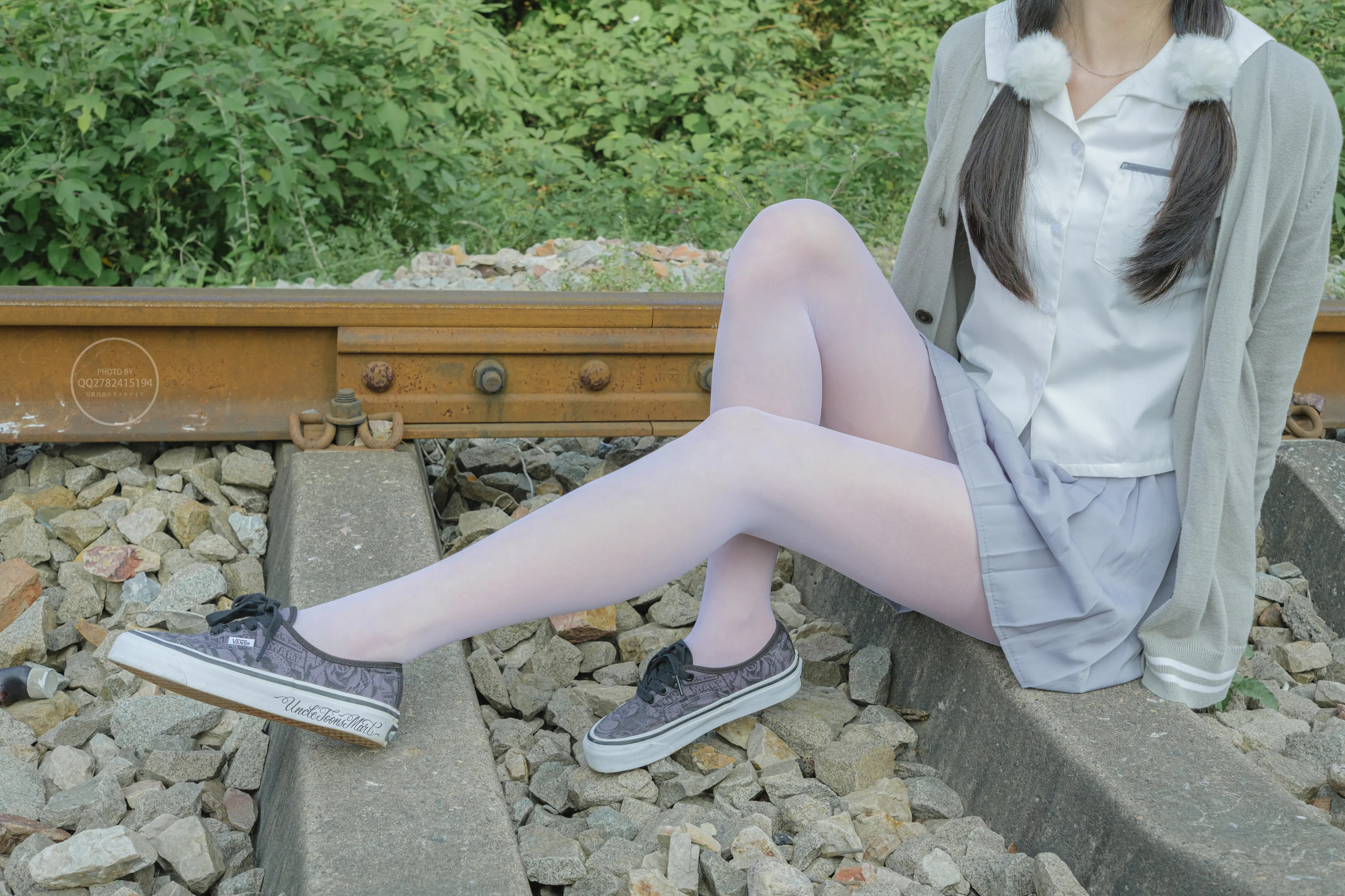 森萝财团 有料 吸吸 铁轨边的JK白丝美少女 [60P]