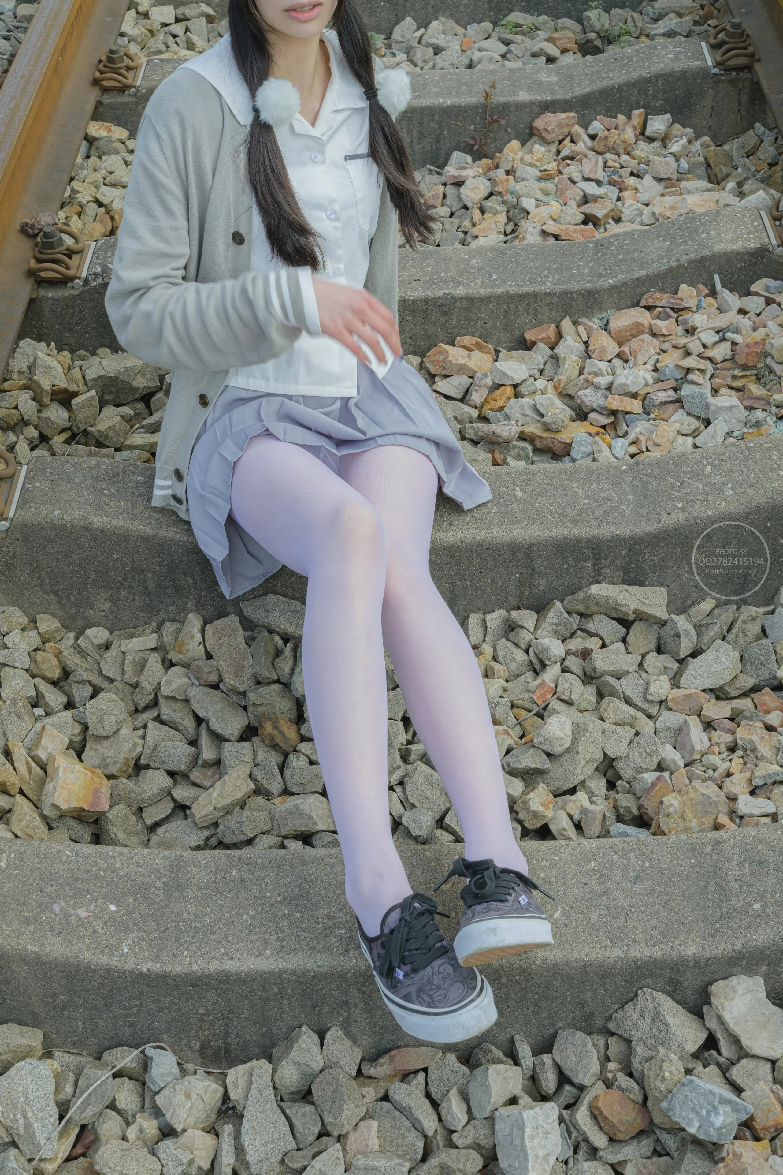 森萝财团 有料 吸吸 铁轨边的JK白丝美少女 [60P]