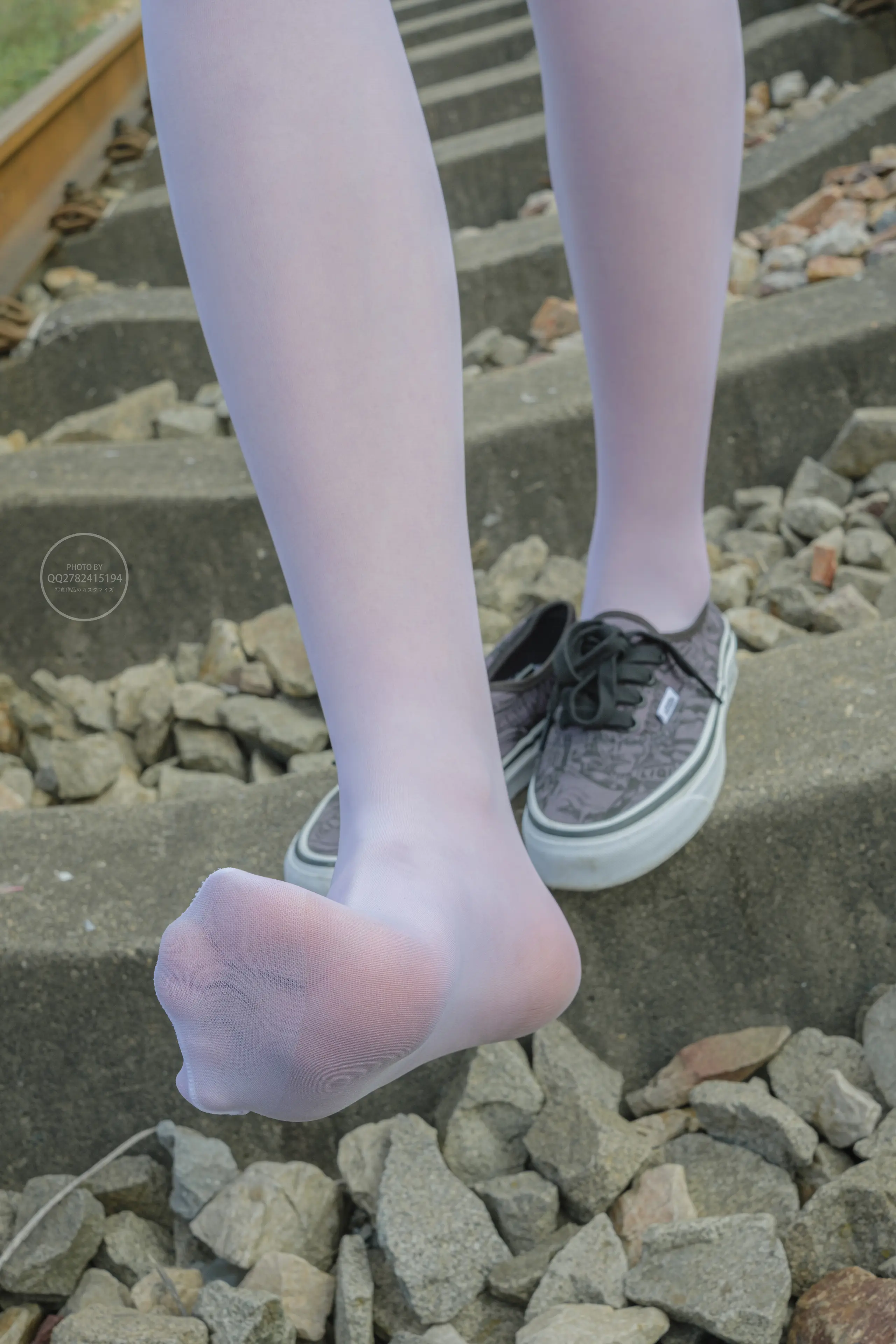 森萝财团 有料 吸吸 铁轨边的JK白丝美少女 [60P]