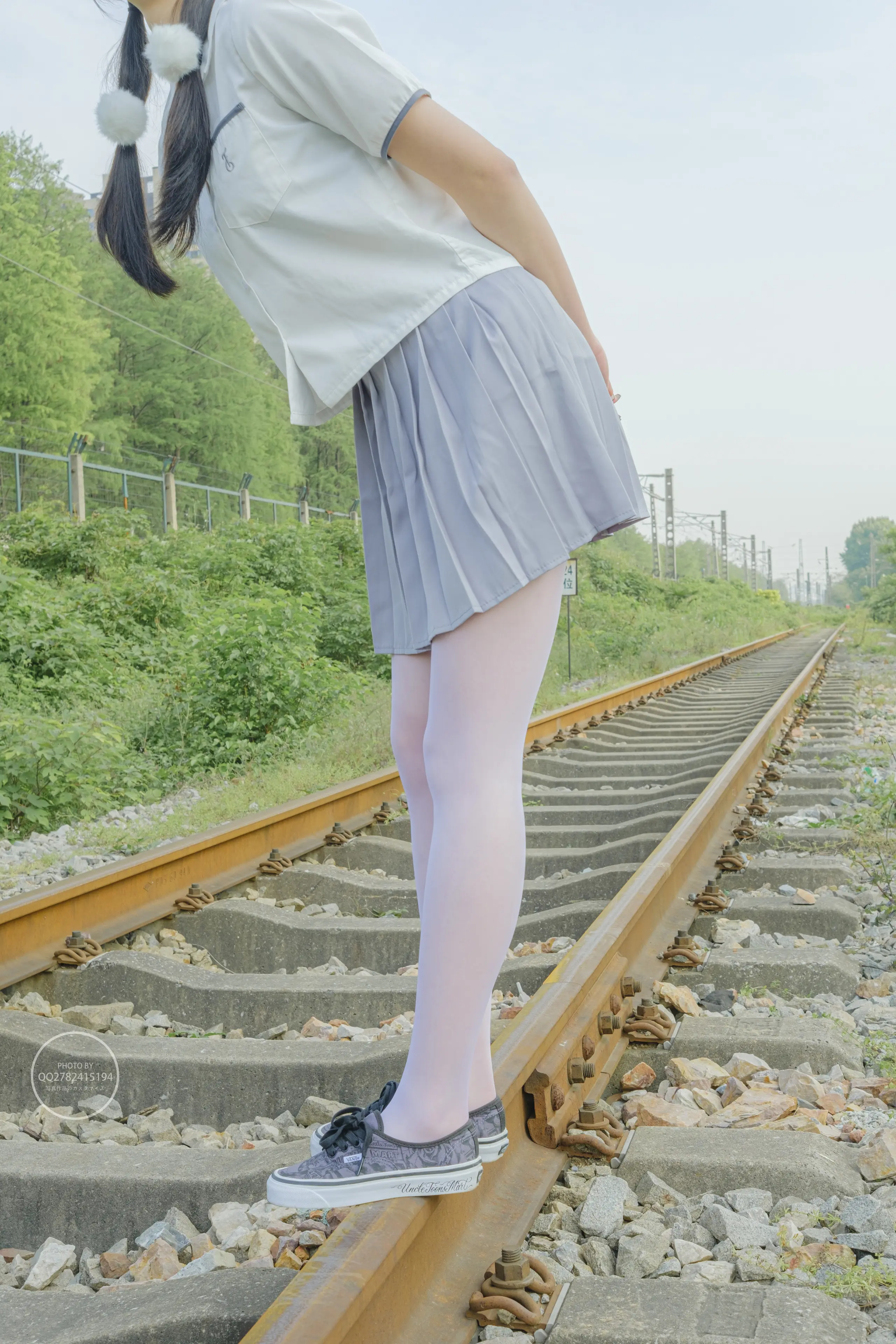 森萝财团 有料 吸吸 铁轨边的JK白丝美少女 [60P]