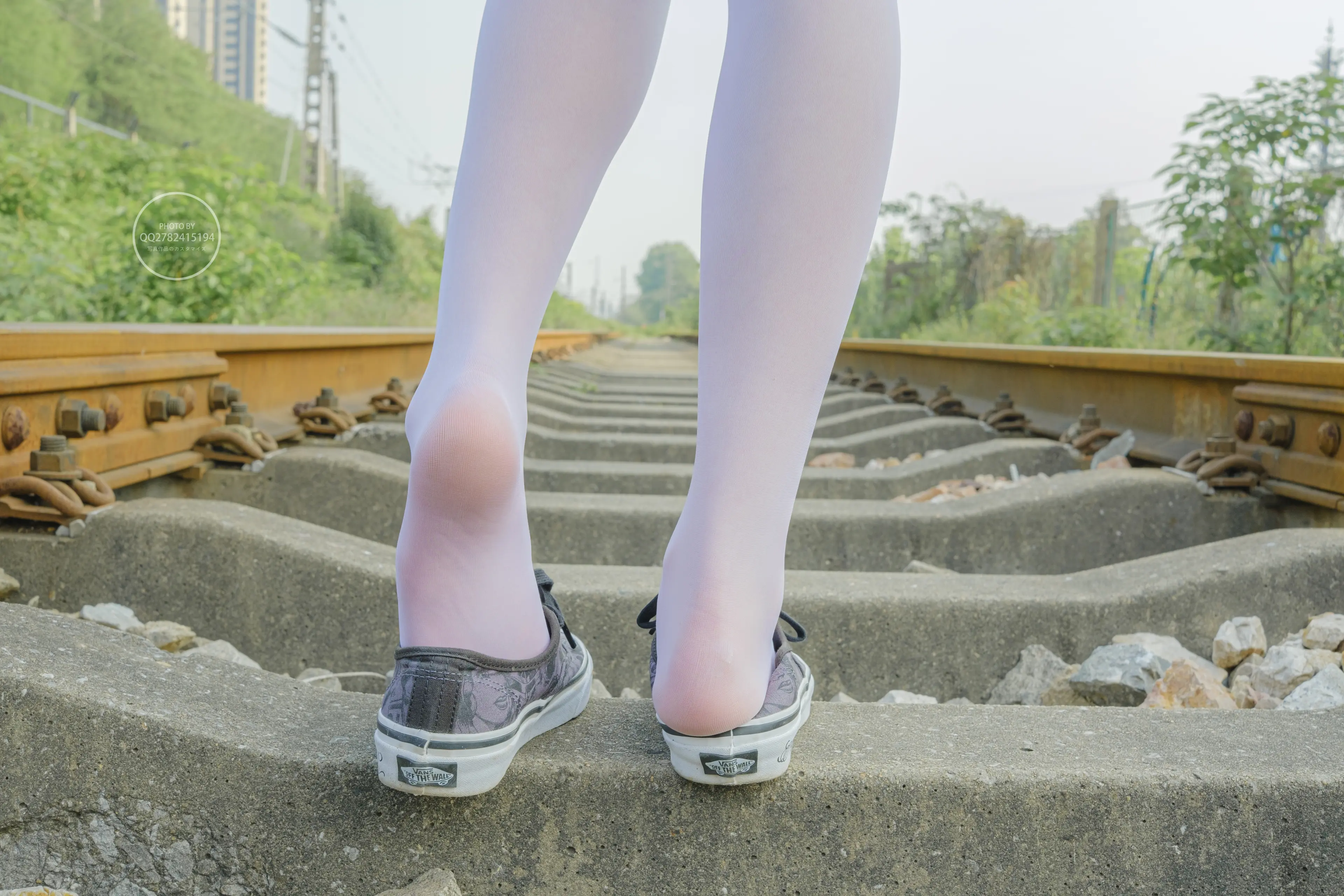 森萝财团 有料 吸吸 铁轨边的JK白丝美少女 [60P]