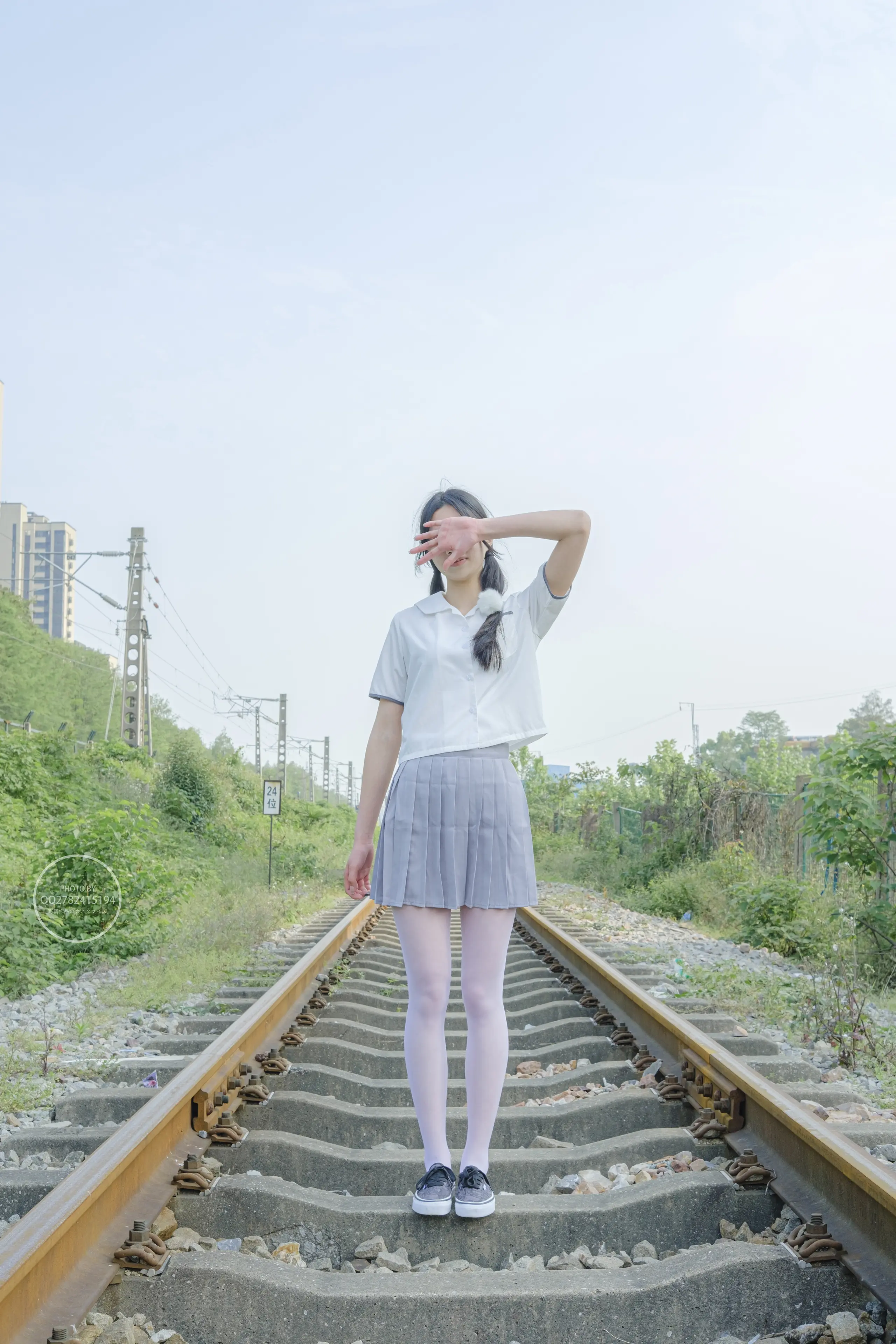 森萝财团 有料 吸吸 铁轨边的JK白丝美少女 [60P]