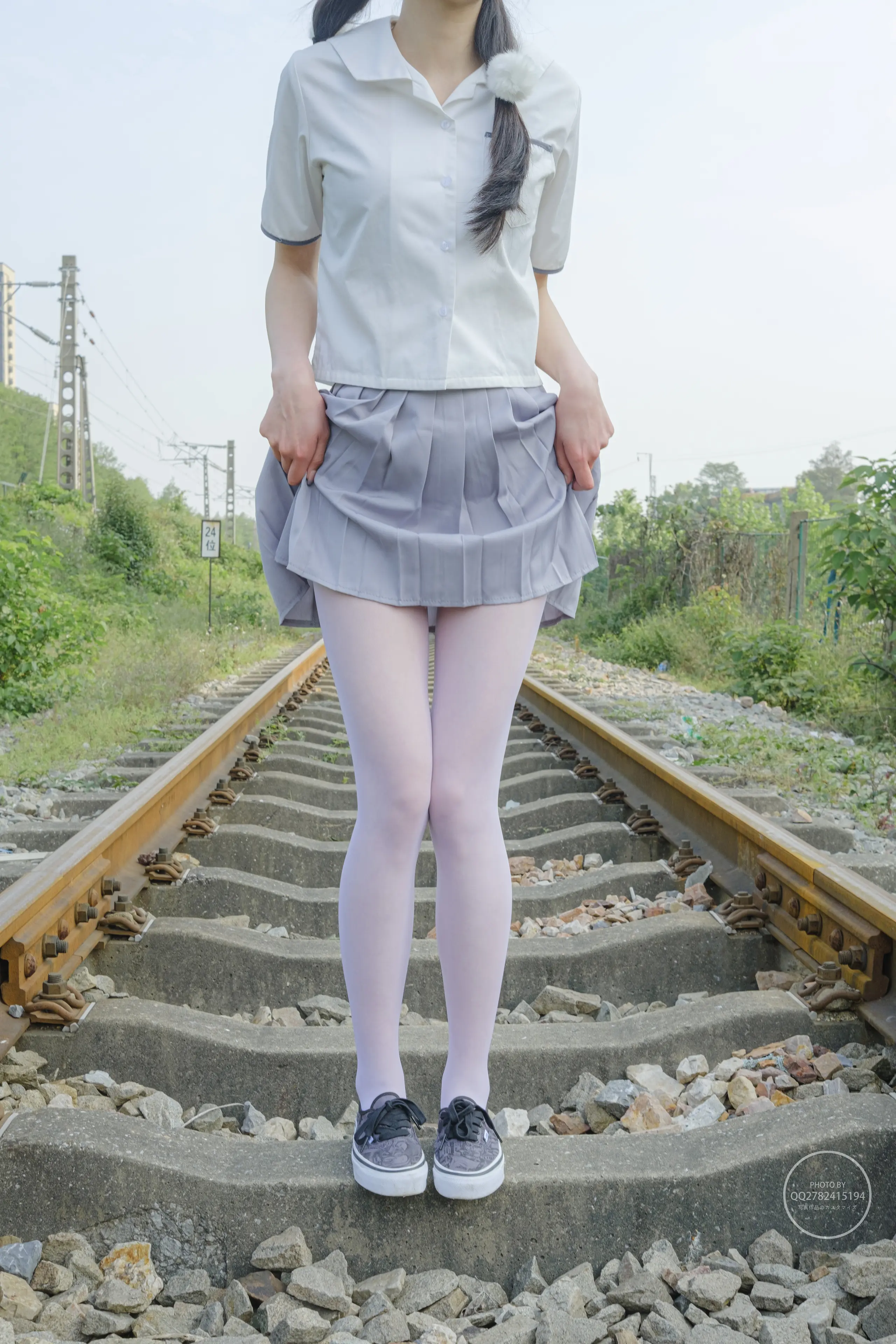 森萝财团 有料 吸吸 铁轨边的JK白丝美少女 [60P]