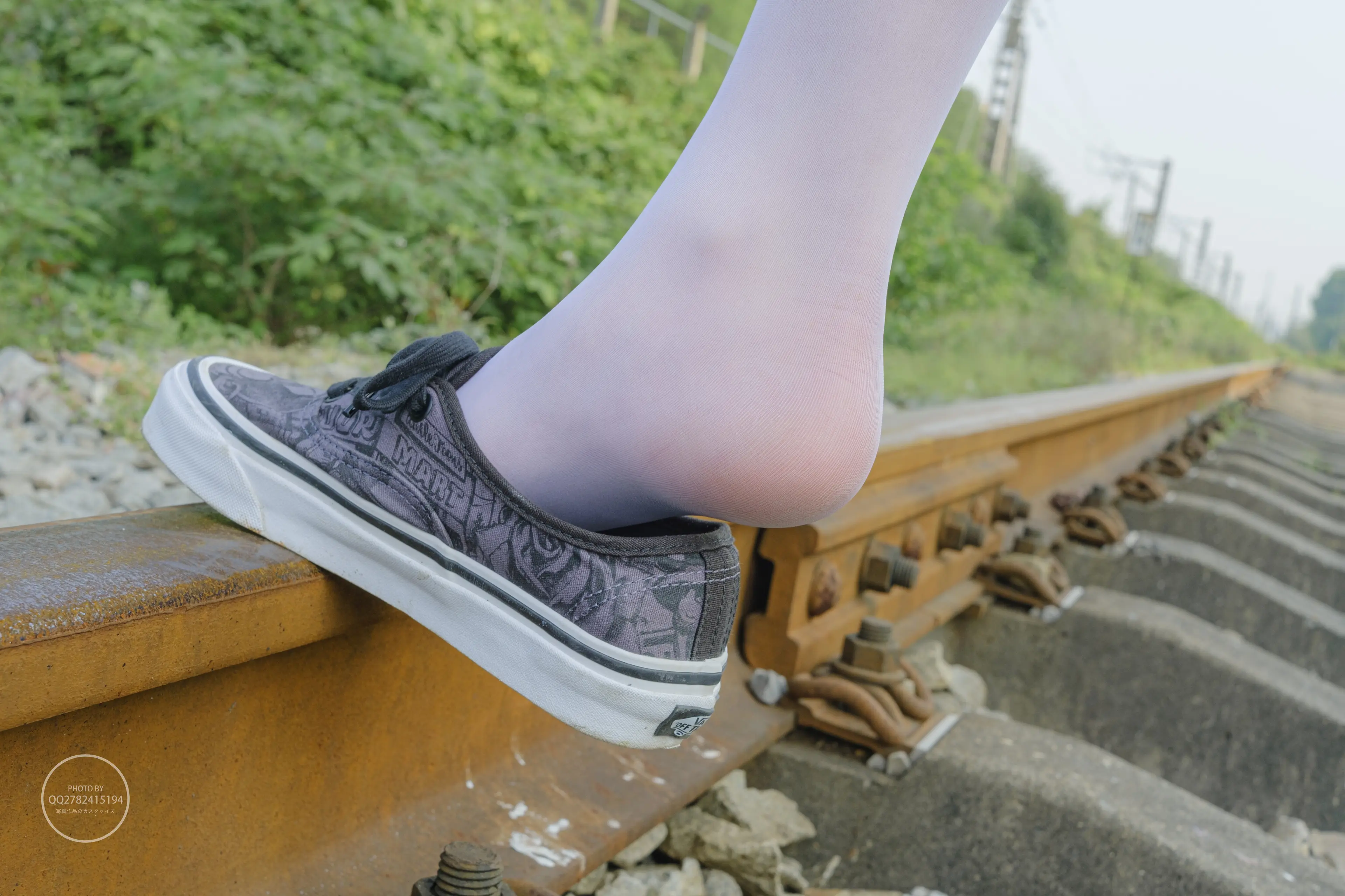 森萝财团 有料 吸吸 铁轨边的JK白丝美少女 [60P]