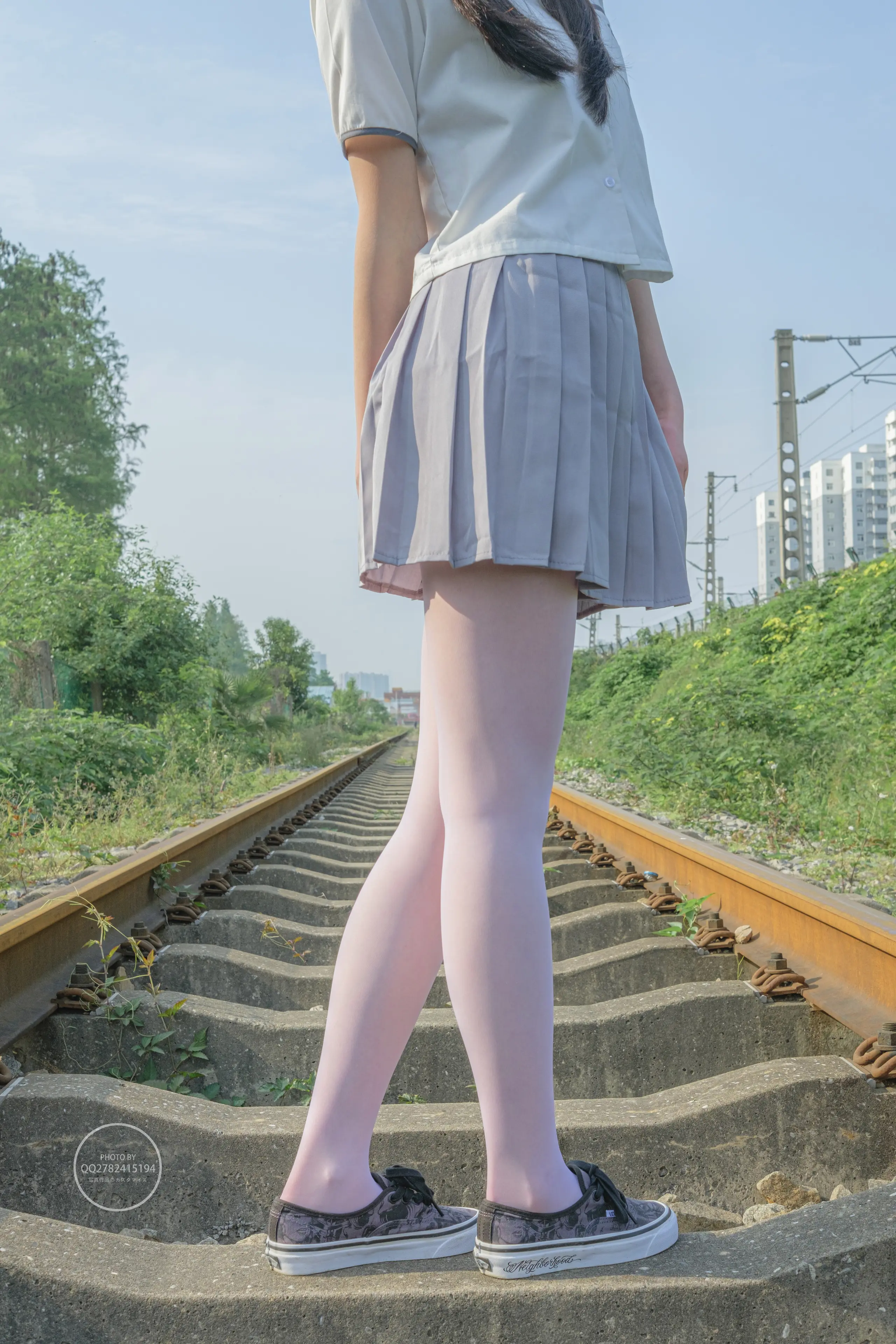 森萝财团 有料 吸吸 铁轨边的JK白丝美少女 [60P]