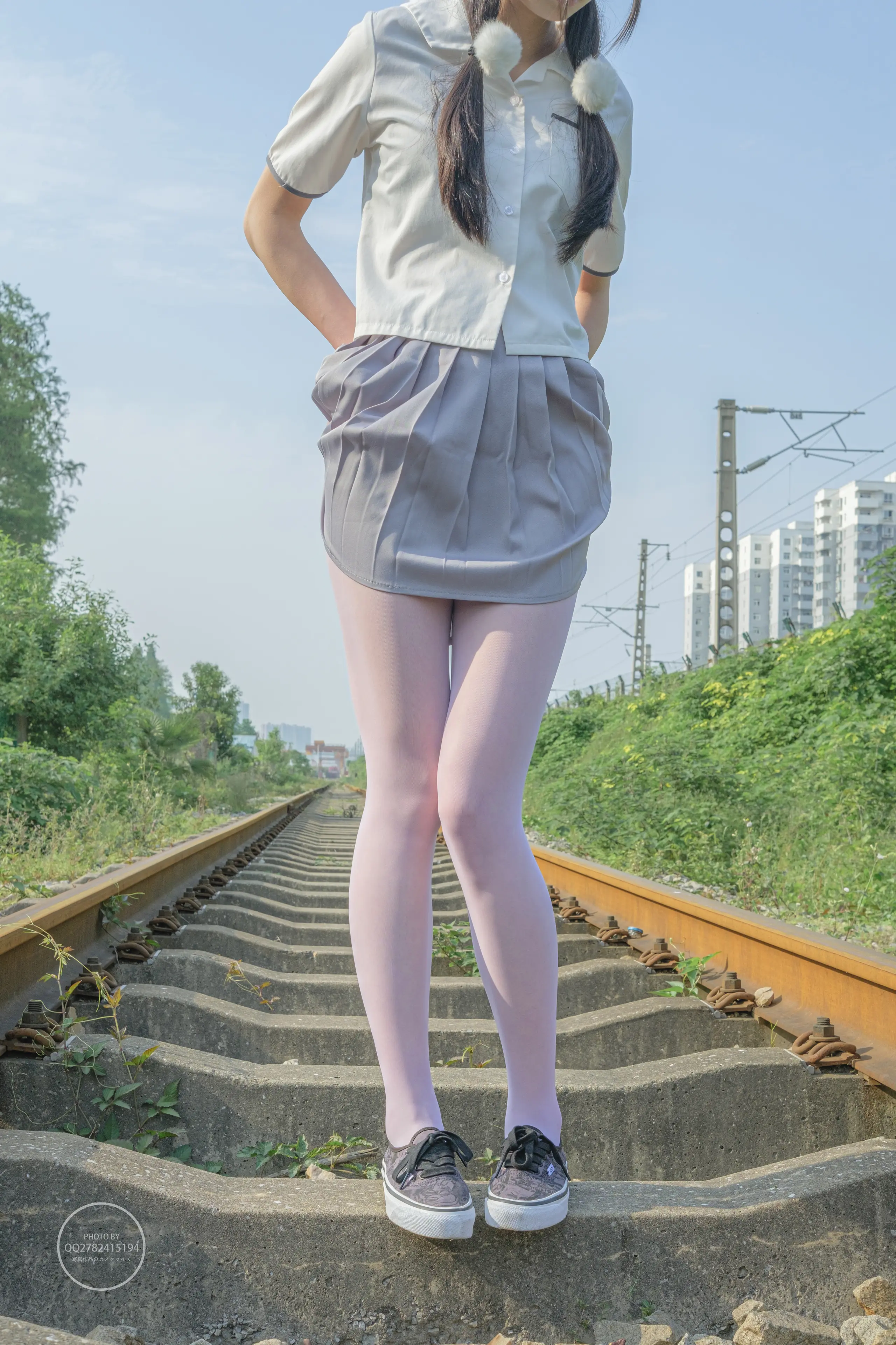 森萝财团 有料 吸吸 铁轨边的JK白丝美少女 [60P]